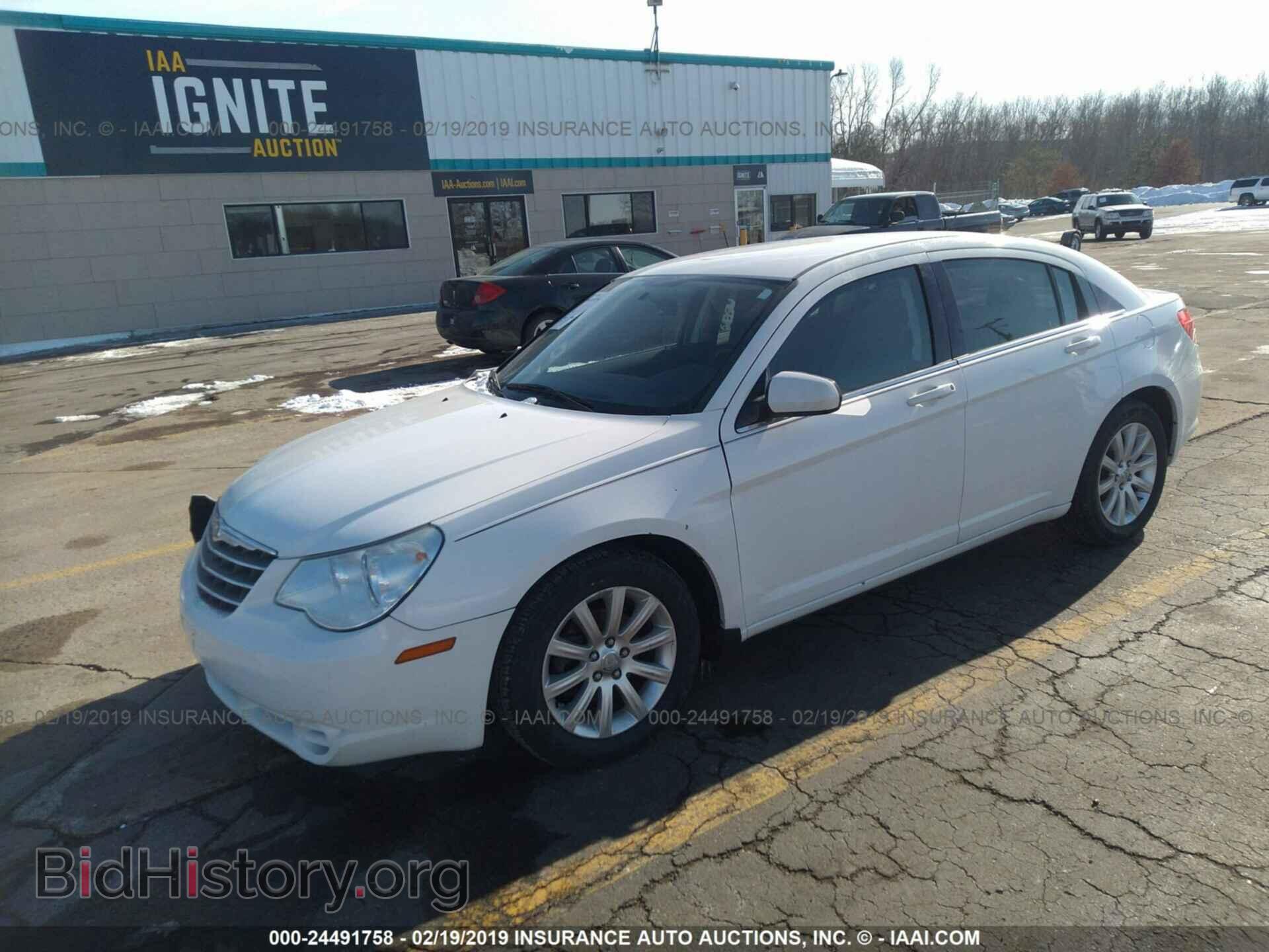 2010 CHRYSLER SEBRING - VIN: 1C3CC5FB2AN219402 - Photo 2