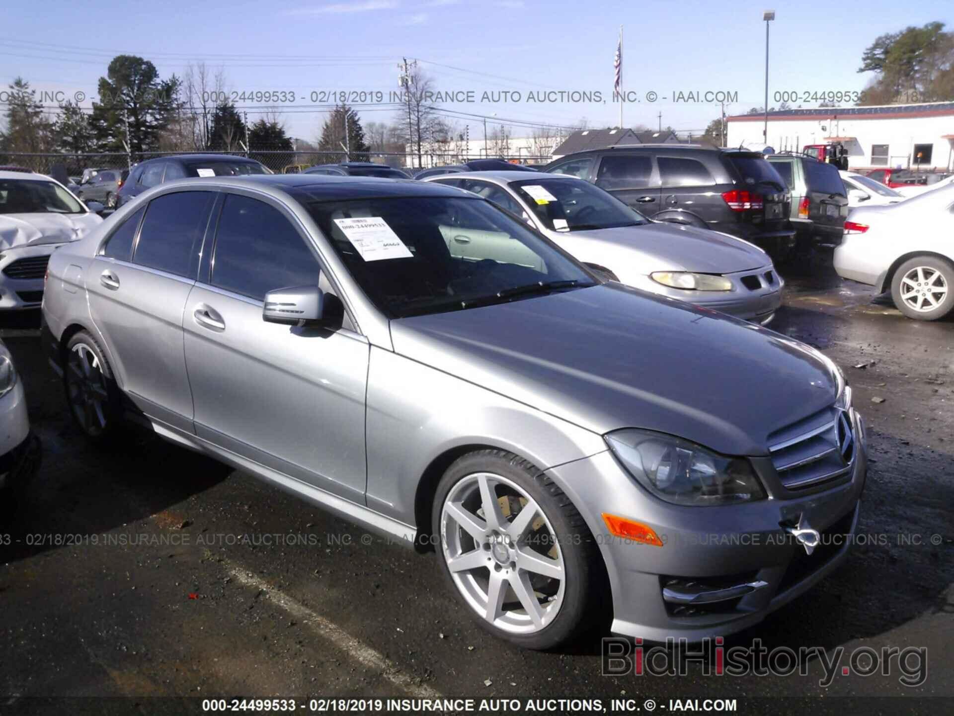 Photo WDDGF4HB5DA856118 - MERCEDES-BENZ C 2013