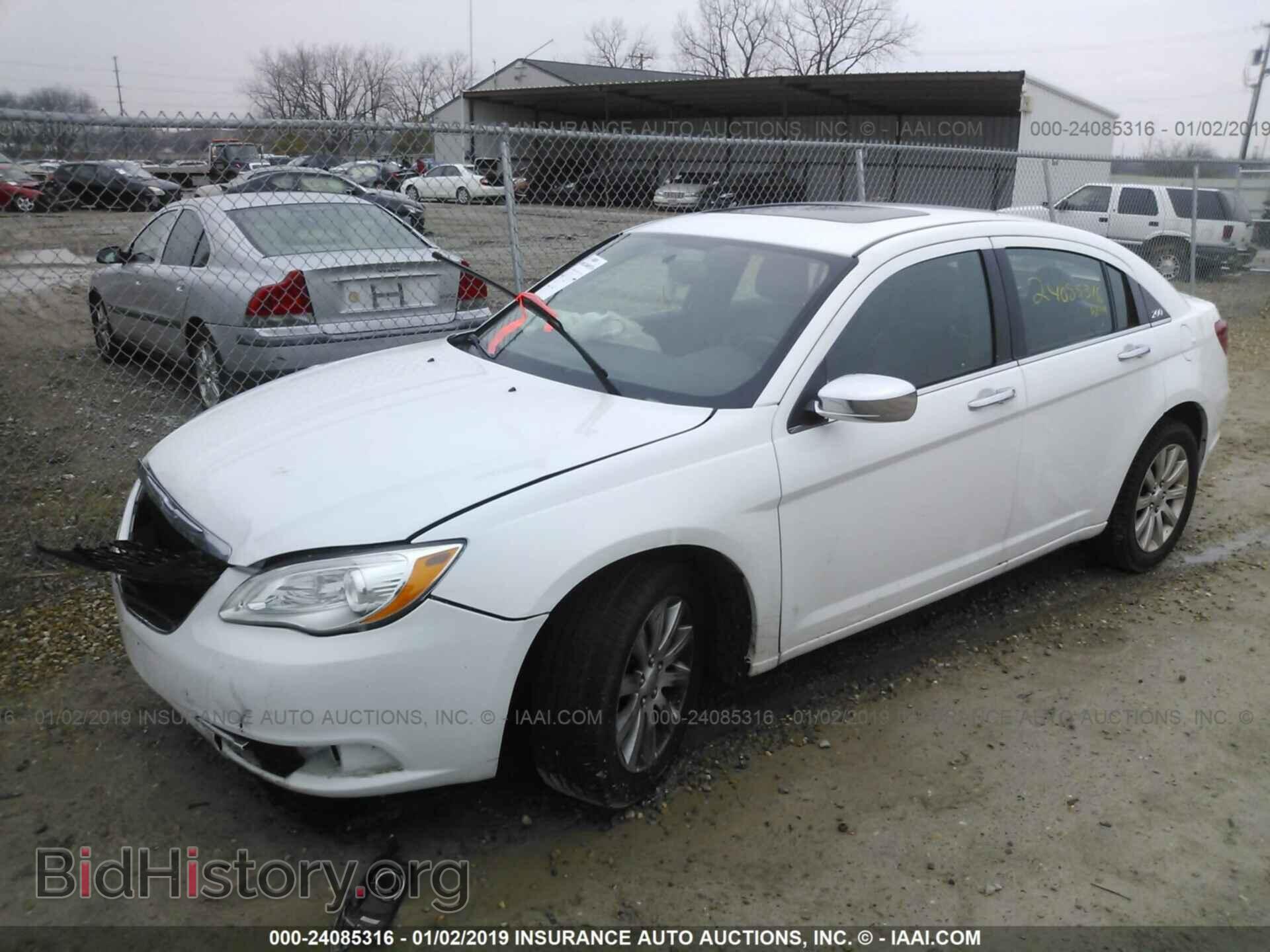 2013 CHRYSLER 200 - VIN: 1C3CCBCG7DN580238 - Фото 2