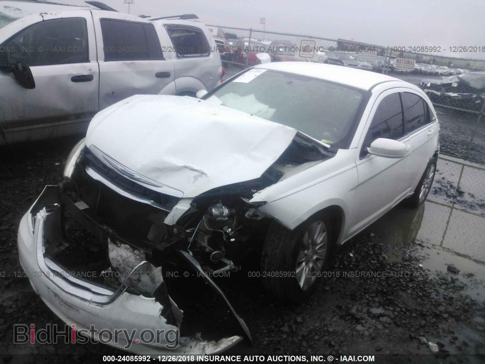 2013 CHRYSLER 200 - VIN: 1C3CCBAB8DN733412 - Фото 2