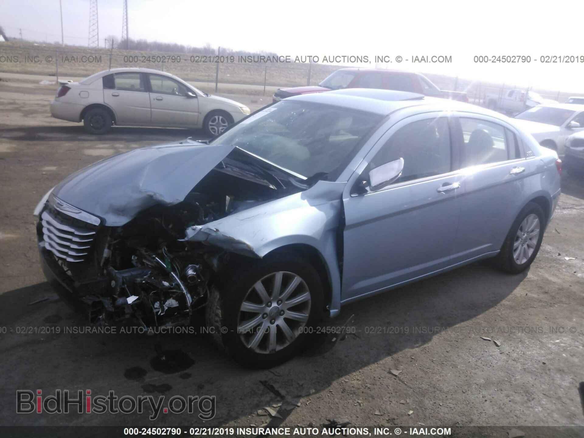 2013 CHRYSLER 200 - VIN: 1C3CCBCG6DN579002 - Фото 2