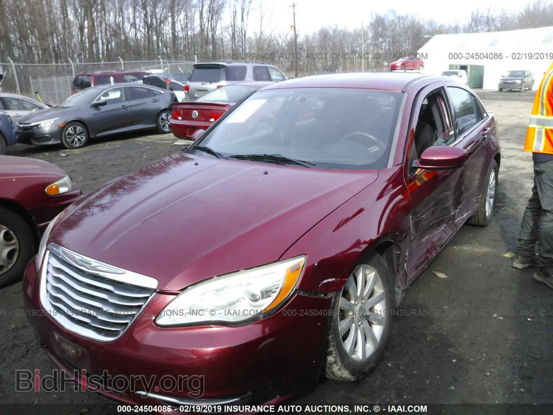 2011 CHRYSLER 200 - VIN: 1C3BC1FG5BN537970 - Фото 2