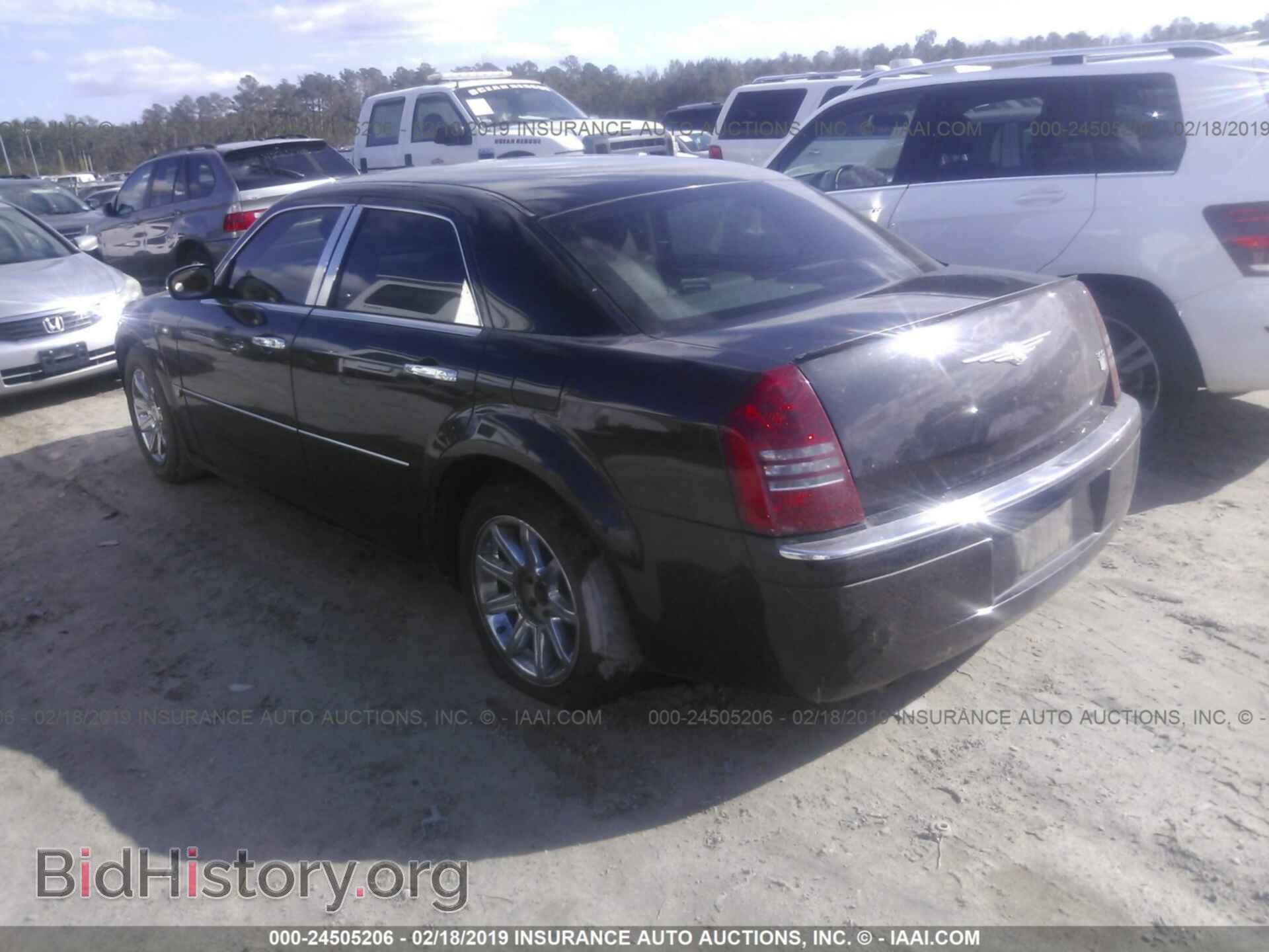 2006 CHRYSLER 300C - VIN: 2C3KA63H76H110238 - Фото 3