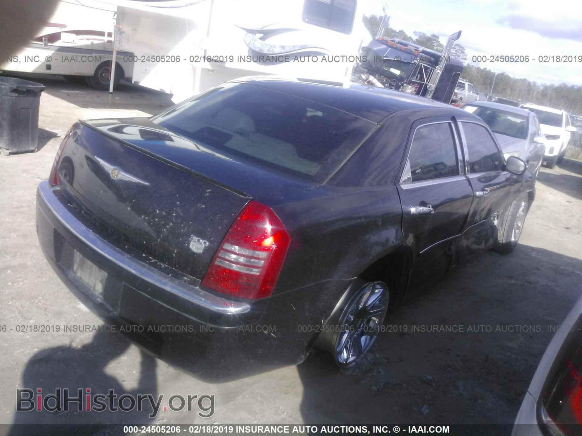 2006 CHRYSLER 300C - VIN: 2C3KA63H76H110238 - Фото 4