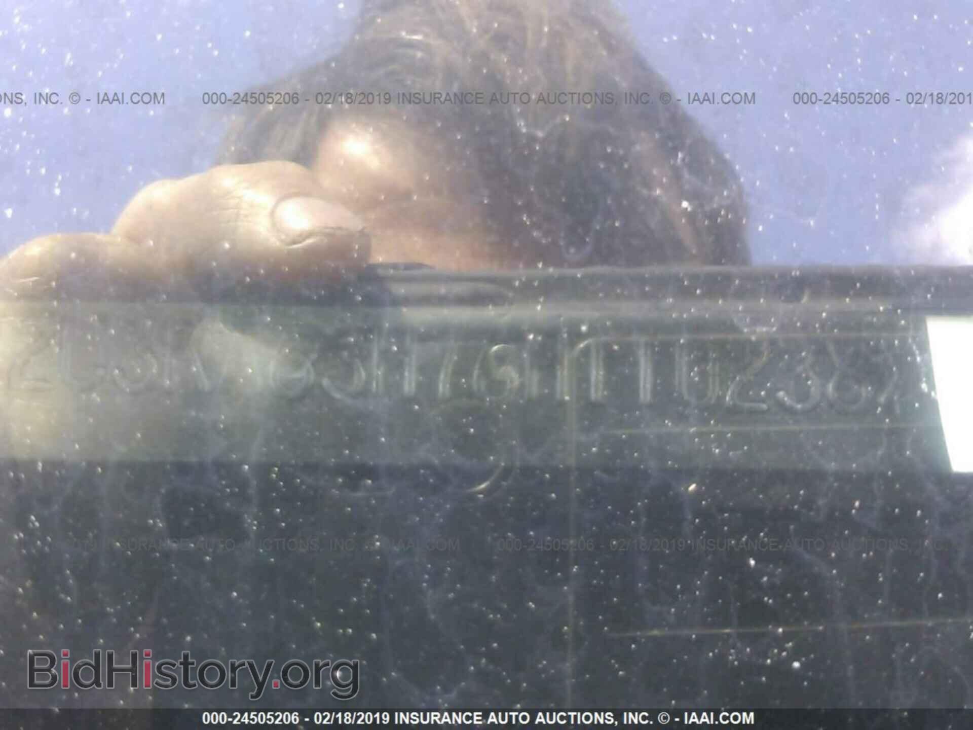 2006 CHRYSLER 300C - VIN: 2C3KA63H76H110238 - Фото 9