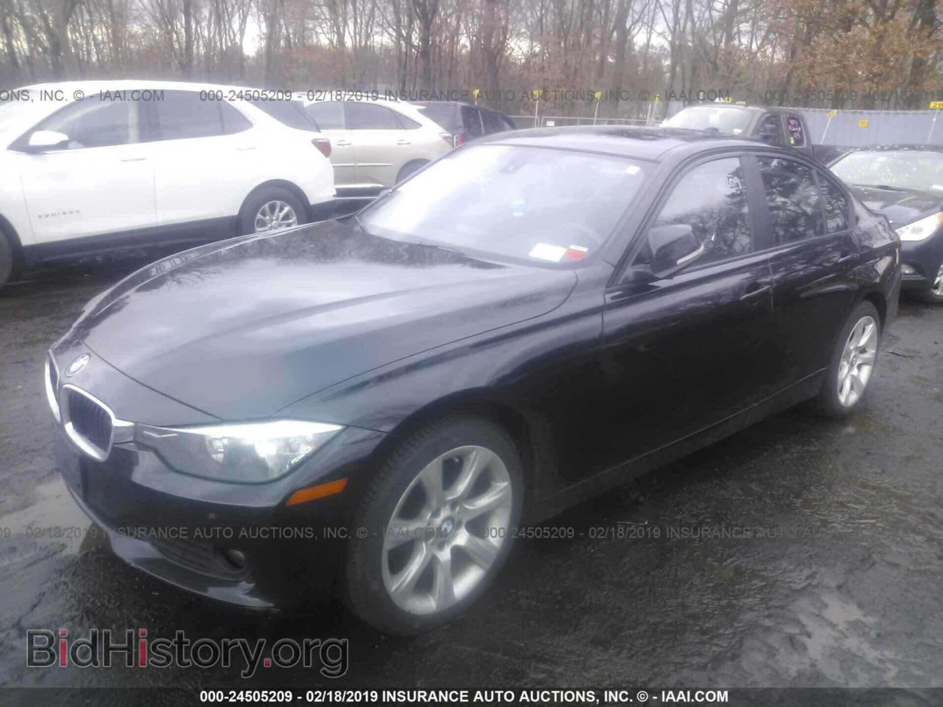 2014 BMW 320 - VIN: WBA3C3G57ENS70860 - Фото 2