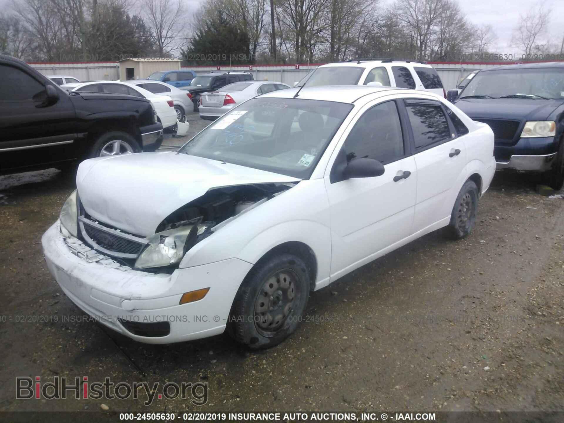 2005 FORD FOCUS - VIN: 1FAFP34N55W295393 - Photo 2
