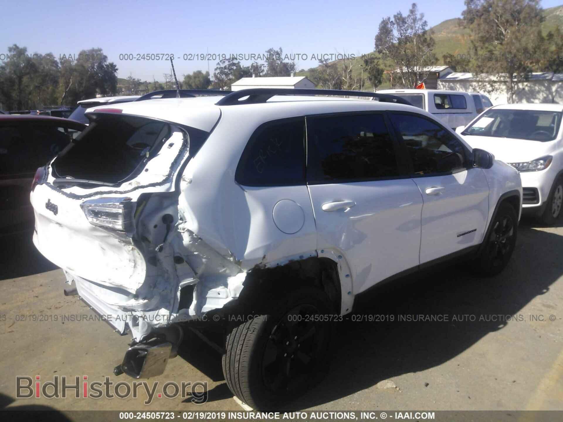 2018 Jeep Cherokee - VIN: 1C4PJMCX2JD541654 - Photo 4