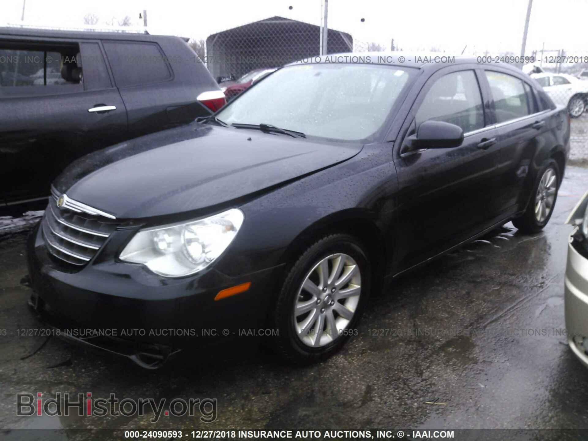 2010 CHRYSLER SEBRING - VIN: 1C3CC5FB1AN137631 - Фото 2
