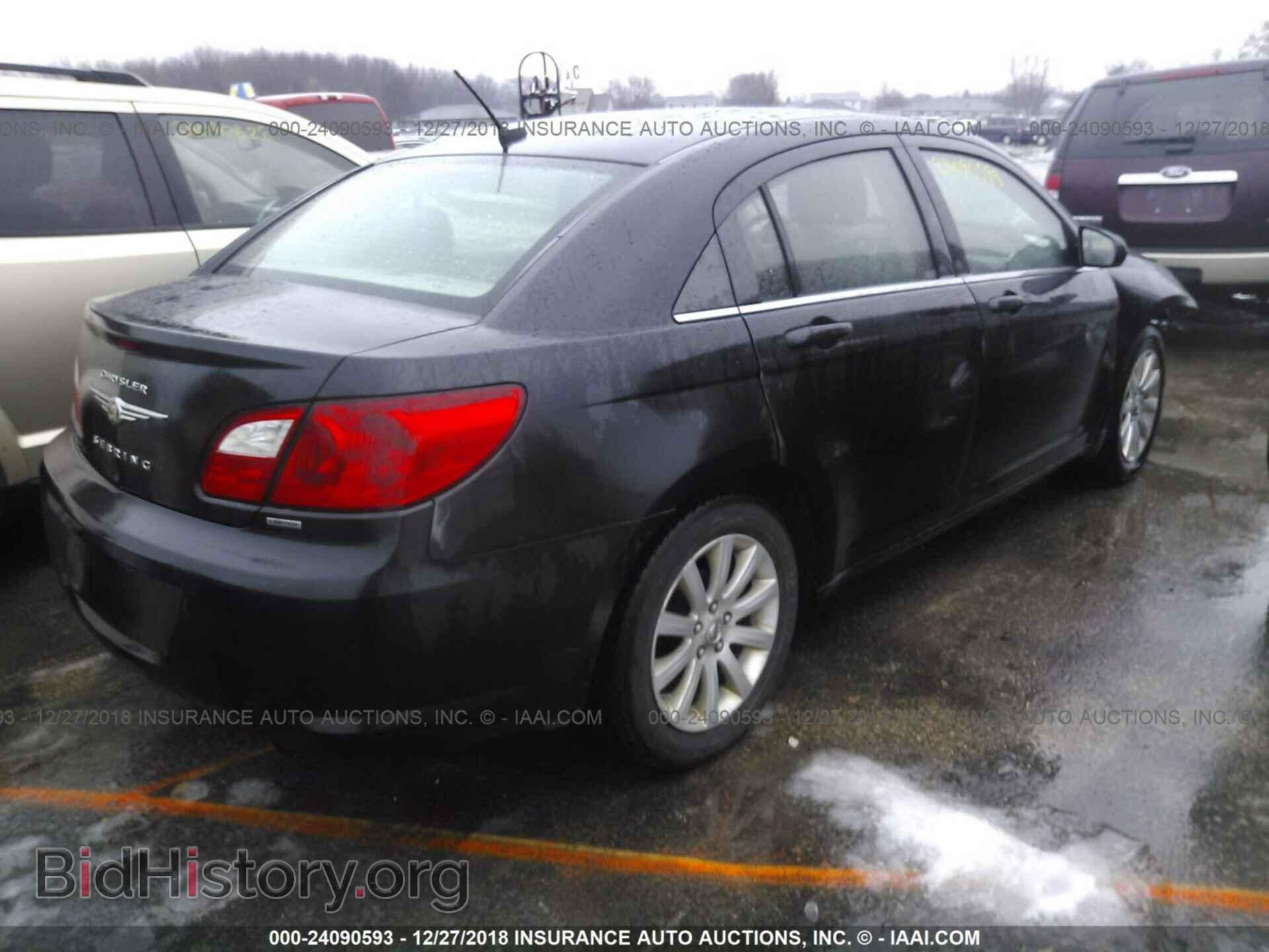 2010 CHRYSLER SEBRING - VIN: 1C3CC5FB1AN137631 - Фото 4
