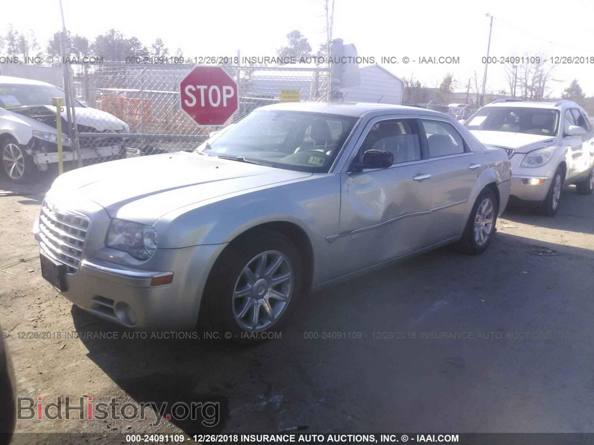 2006 CHRYSLER 300C - VIN: 2C3KA63H46H299561 - Фото 2