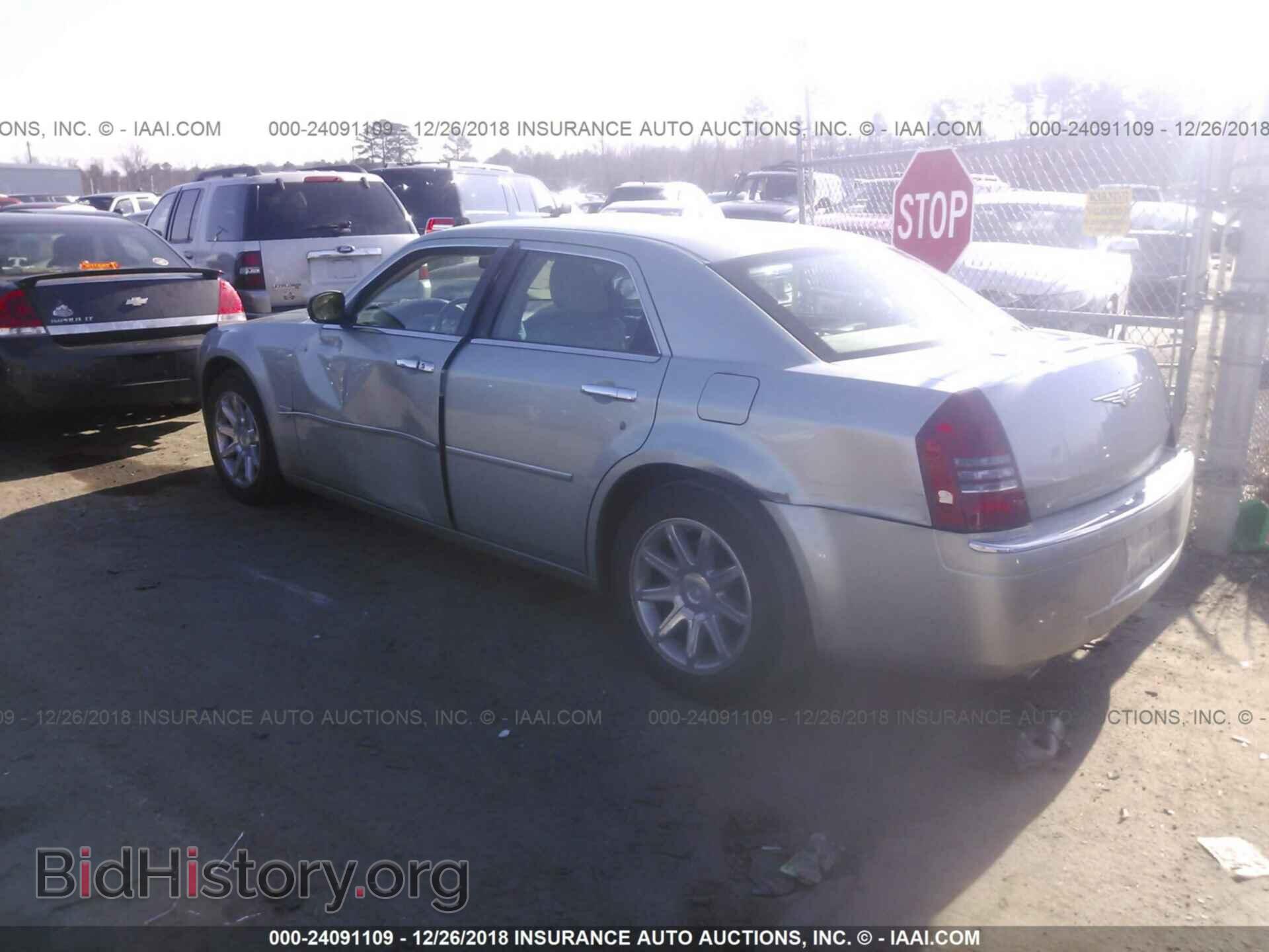 2006 CHRYSLER 300C - VIN: 2C3KA63H46H299561 - Фото 3