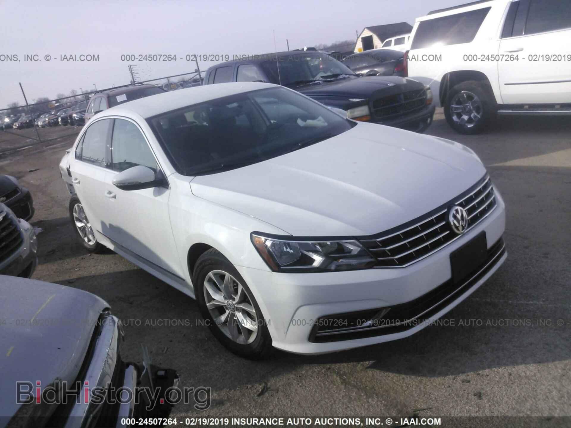 Фотография 1VWAT7A32HC075285 - VOLKSWAGEN PASSAT 2017
