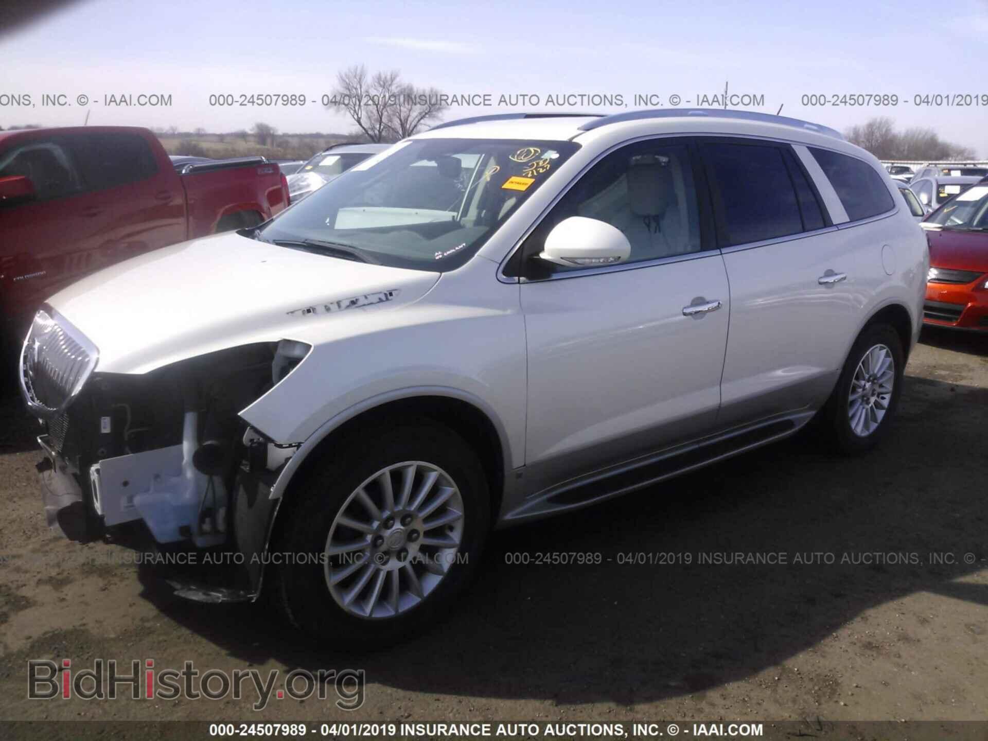 2011 BUICK ENCLAVE - VIN: 5GAKRBED6BJ291804 - Фото 2