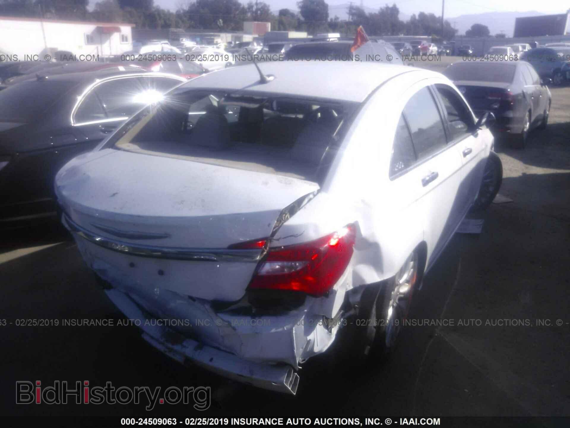 2011 CHRYSLER 200 - VIN: 1C3BC2FG3BN581911 - Photo 4