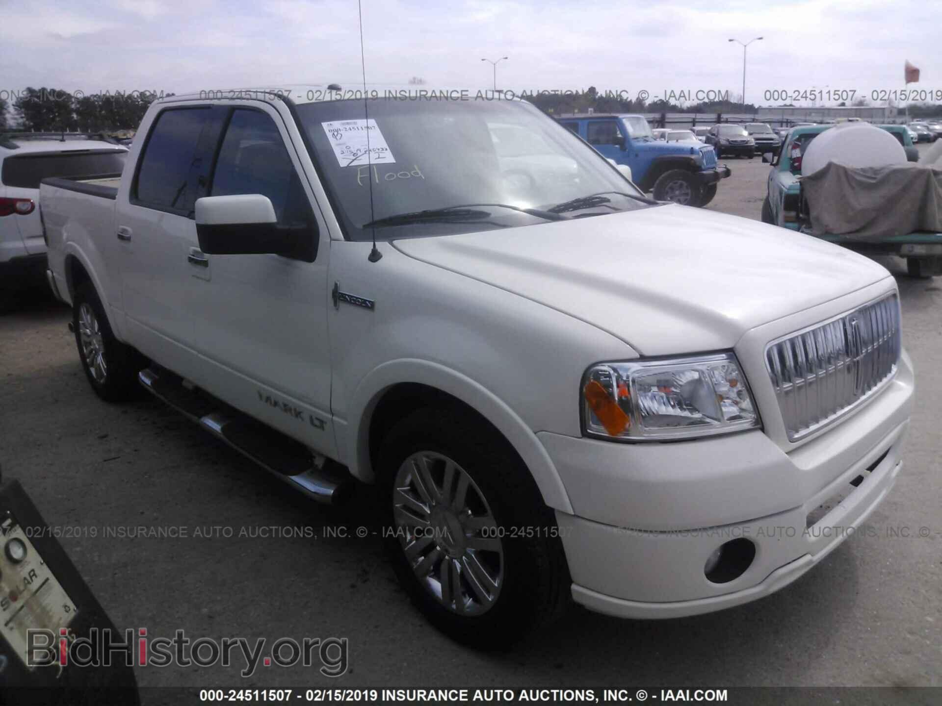 Photo 5LTPW16598FJ04725 - LINCOLN MARK LT 2008