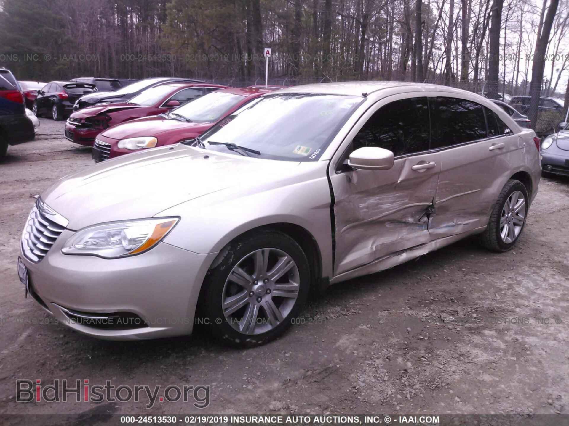 2013 CHRYSLER 200 - VIN: 1C3CCBBB2DN732318 - Фото 2