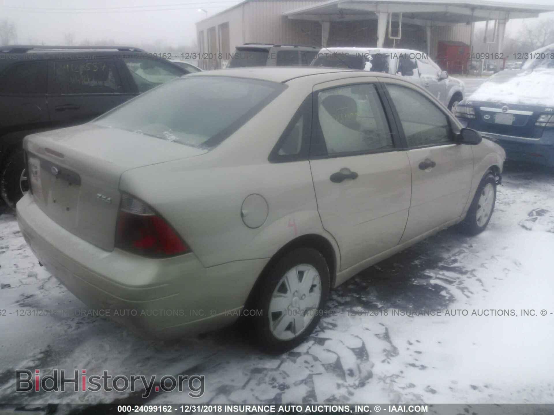 2006 FORD FOCUS - VIN: 1FAFP34N06W173879 - Photo 4