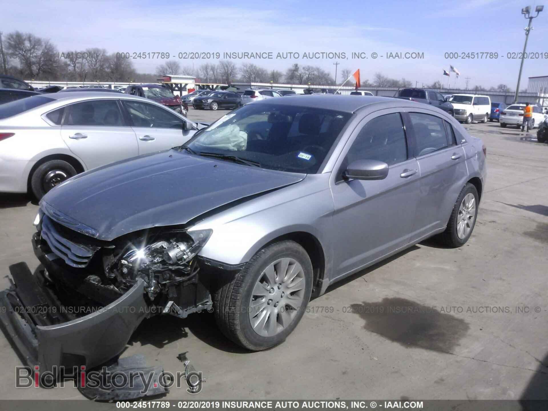 2013 CHRYSLER 200 - VIN: 1C3CCBAG3DN767737 - Фото 2