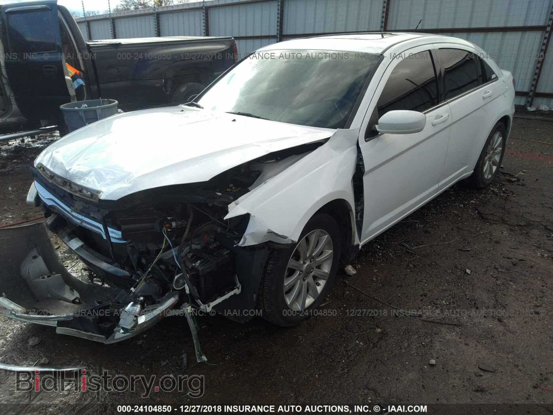 2011 CHRYSLER 200 - VIN: 1C3BC1FG4BN550077 - Фото 2