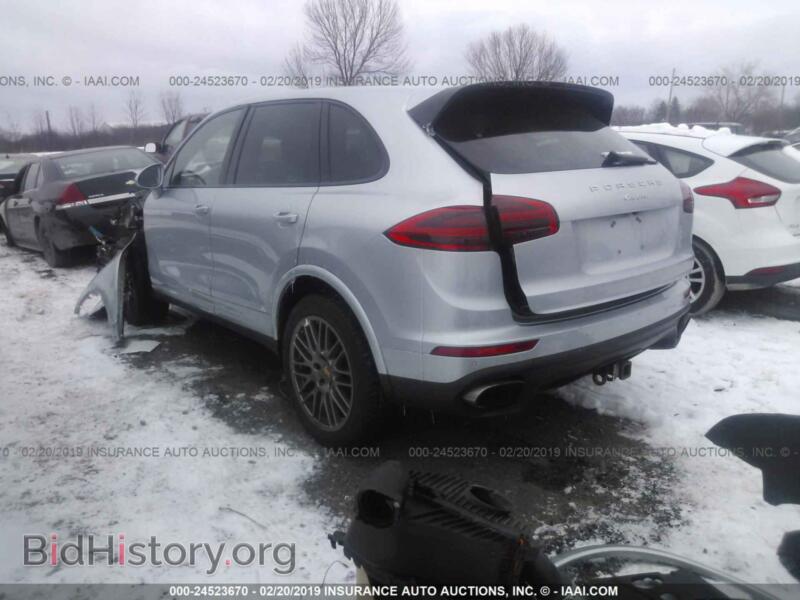 2017 Porsche CAYENNE (VIN WP1AA2A29HKA84895) — фото 3 из 10