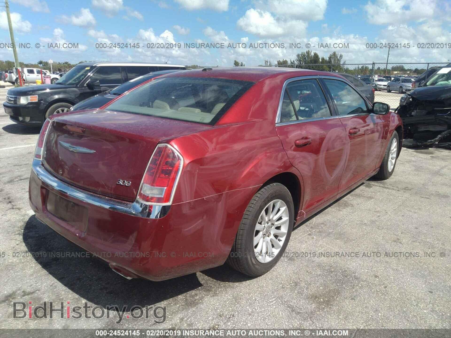 2014 CHRYSLER 300 - VIN: 2C3CCAAG8EH127592 - Фото 4