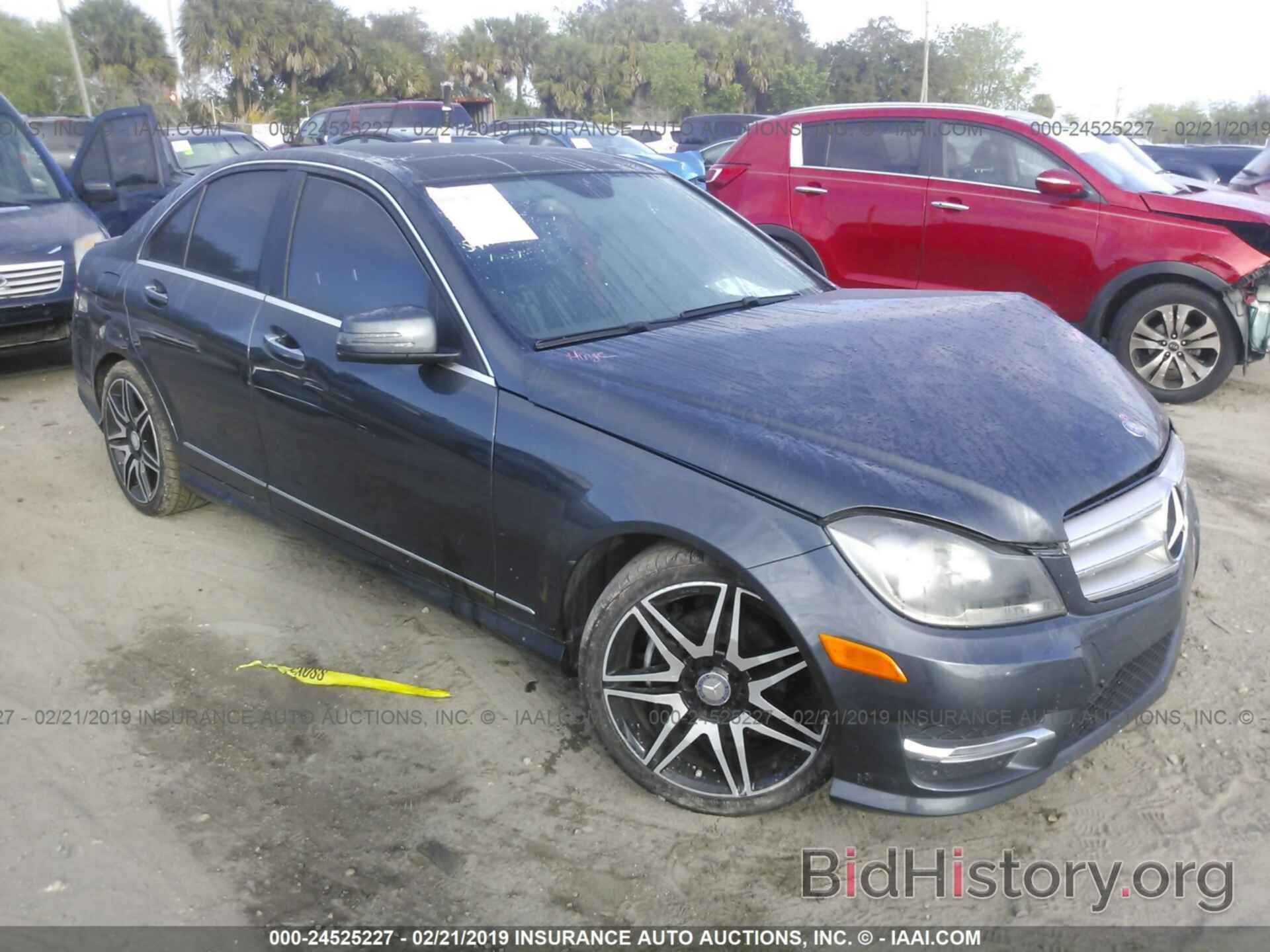 Photo WDDGF4HB1DR292338 - MERCEDES-BENZ C 2013