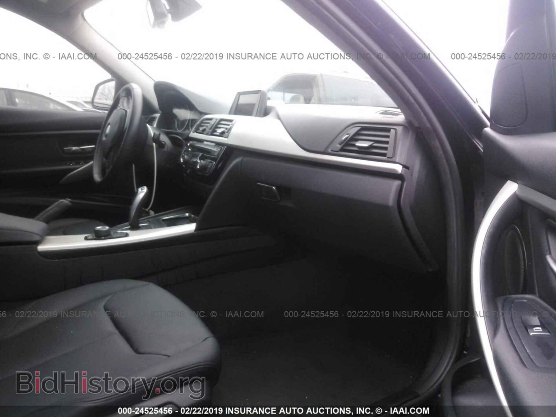 2016 BMW 320 - VIN: WBA8A9C57GK618827 - Фото 5