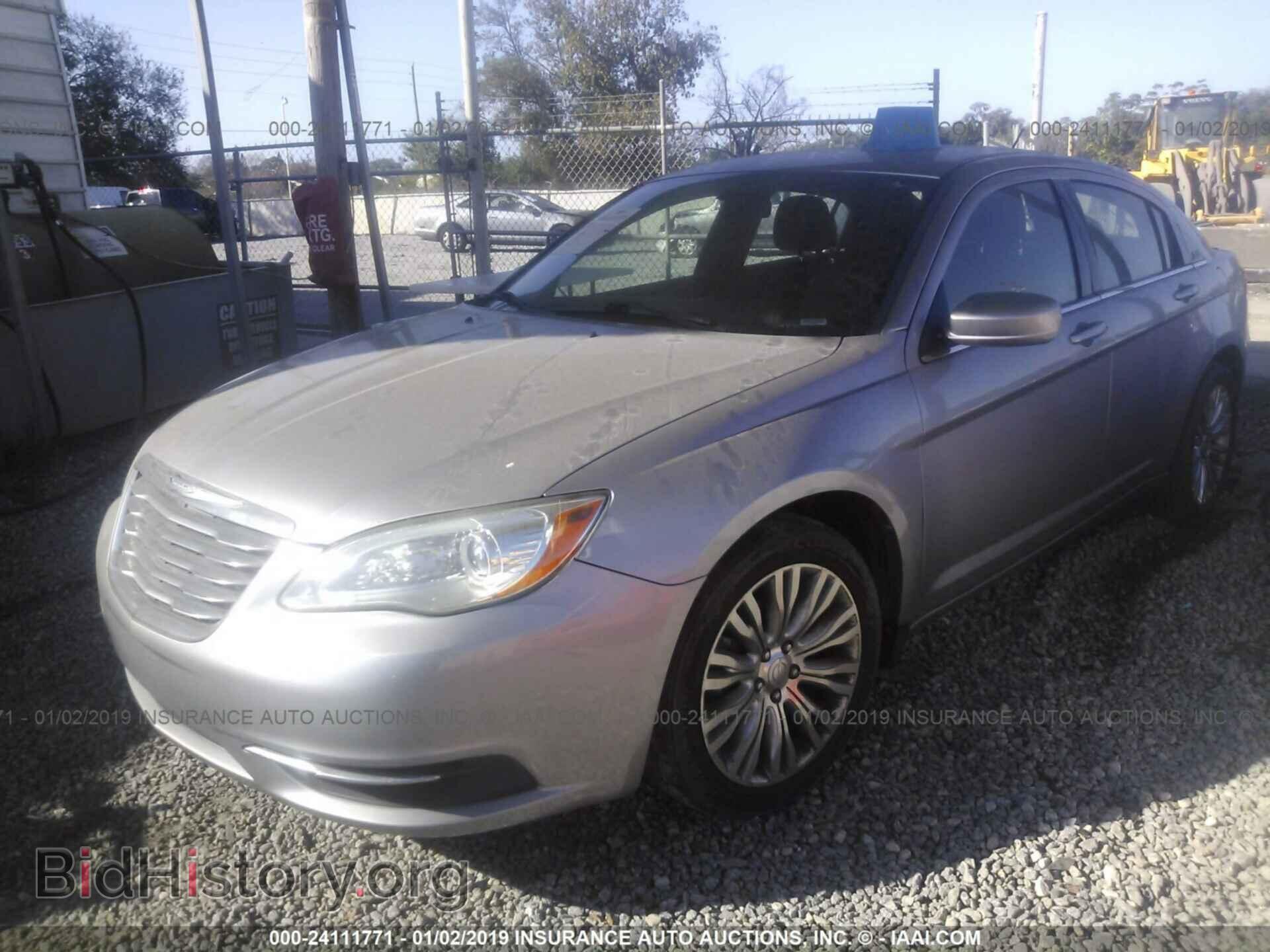 2013 CHRYSLER 200 - VIN: 1C3CCBAB8DN670974 - Фото 2