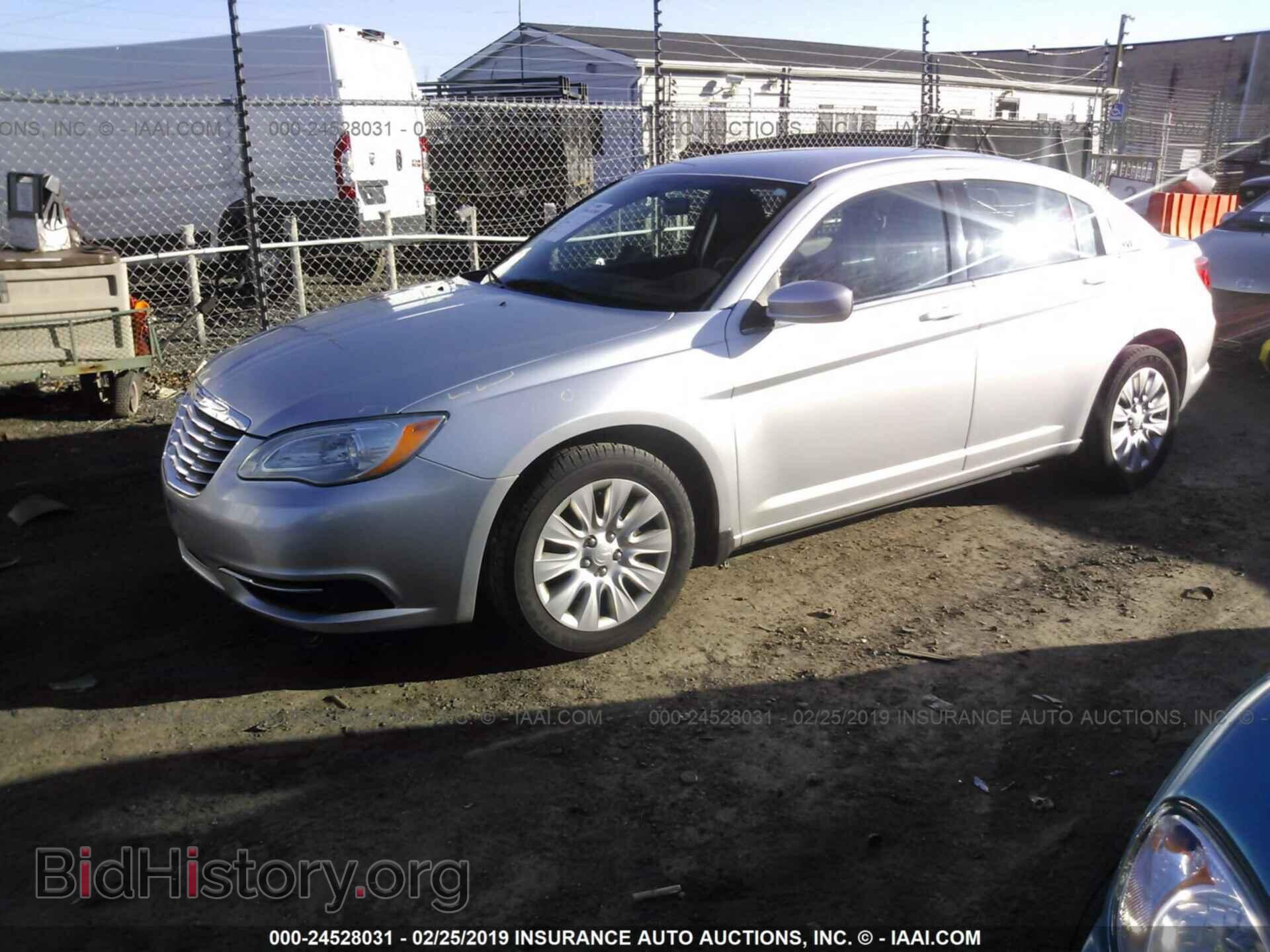 2012 CHRYSLER 200 - VIN: 1C3CCBAB2CN223135 - Фото 2
