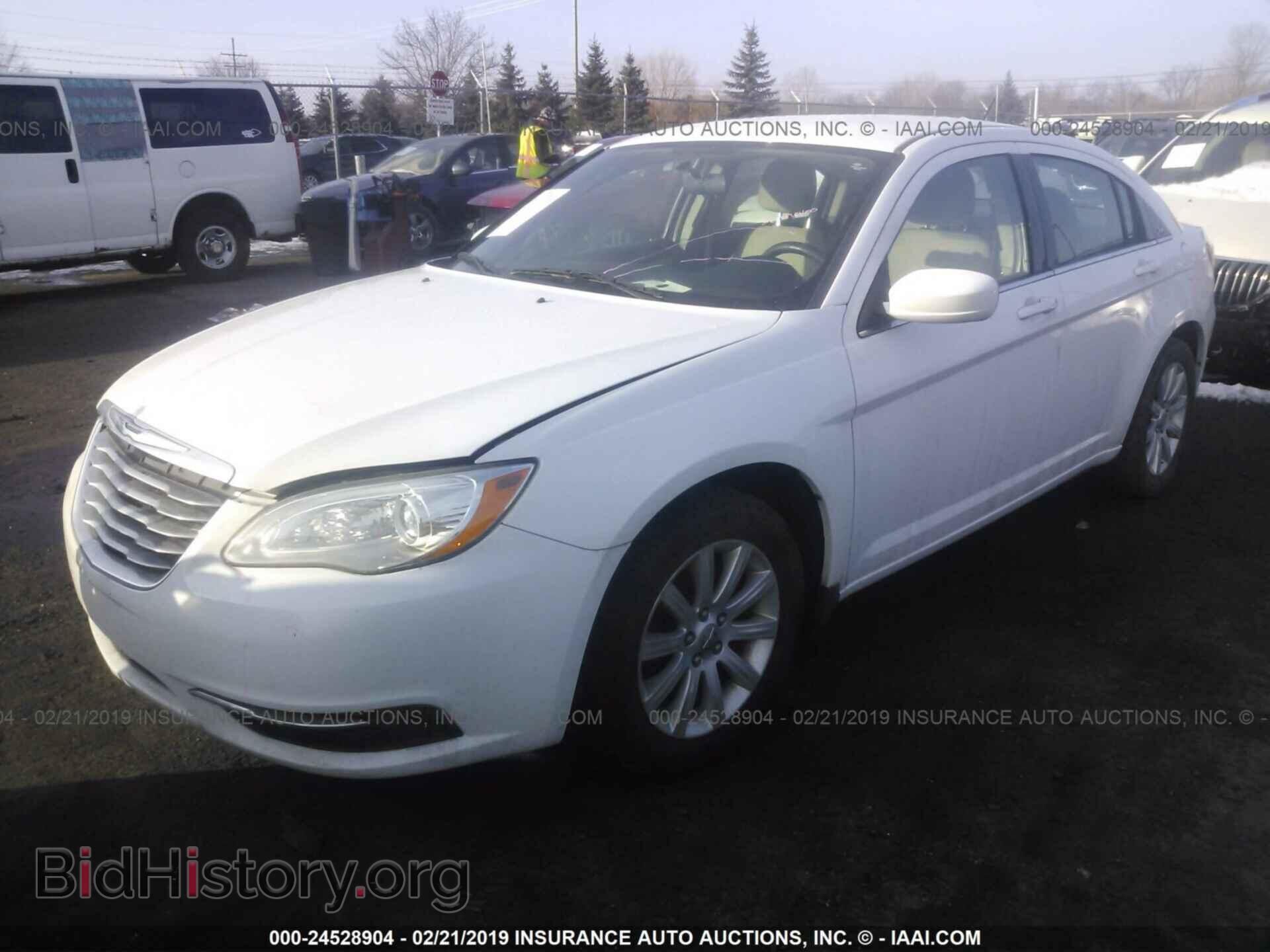 2013 CHRYSLER 200 - VIN: 1C3CCBBB7DN655655 - Фото 2