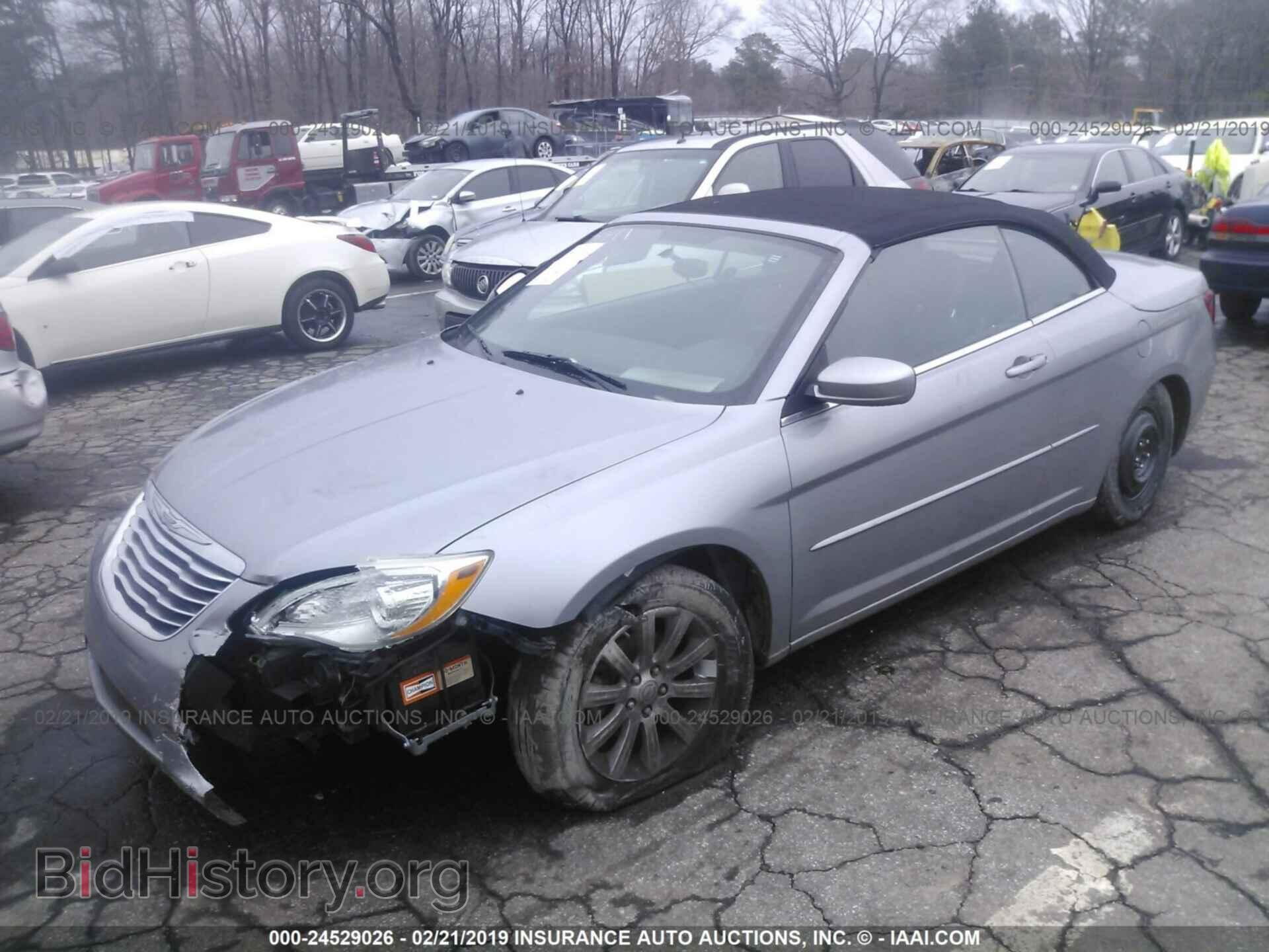 2013 CHRYSLER 200 - VIN: 1C3BCBEB1DN635411 - Photo 2