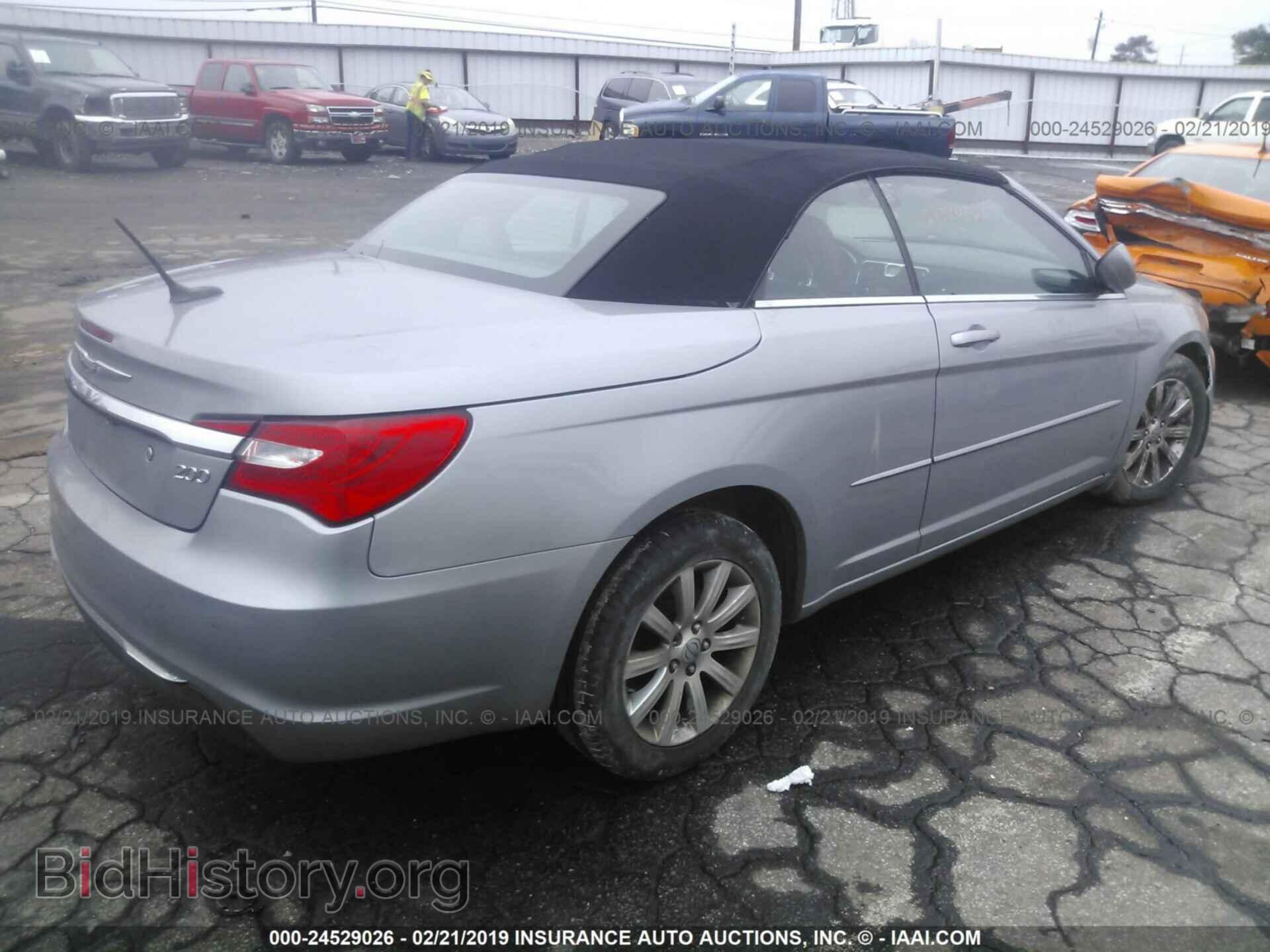 2013 CHRYSLER 200 - VIN: 1C3BCBEB1DN635411 - Photo 4