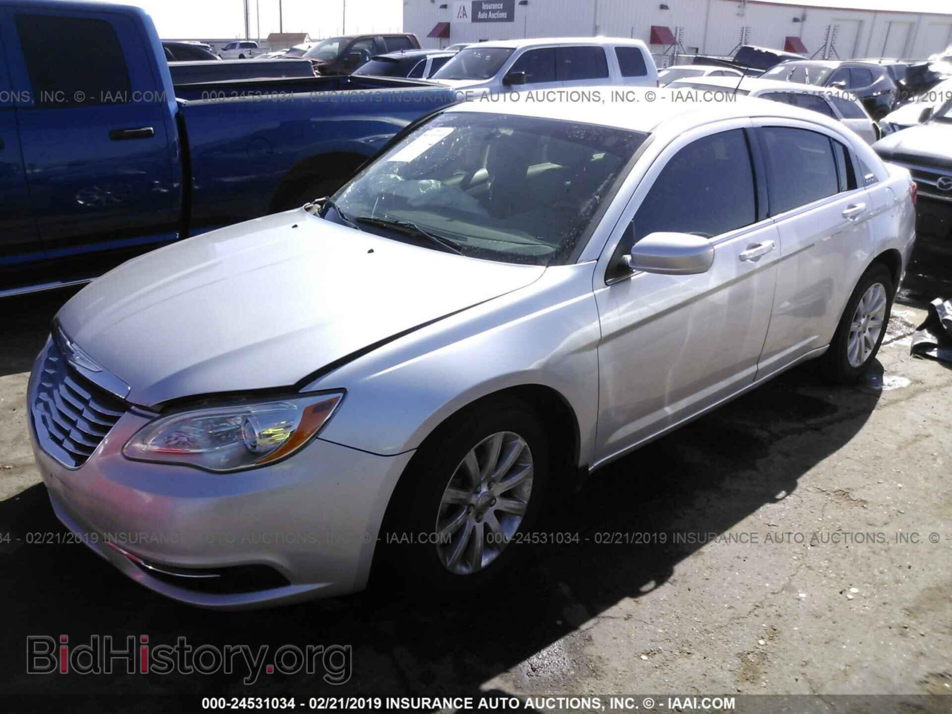 2011 CHRYSLER 200 - VIN: 1C3BC1FB1BN577452 - Фото 2