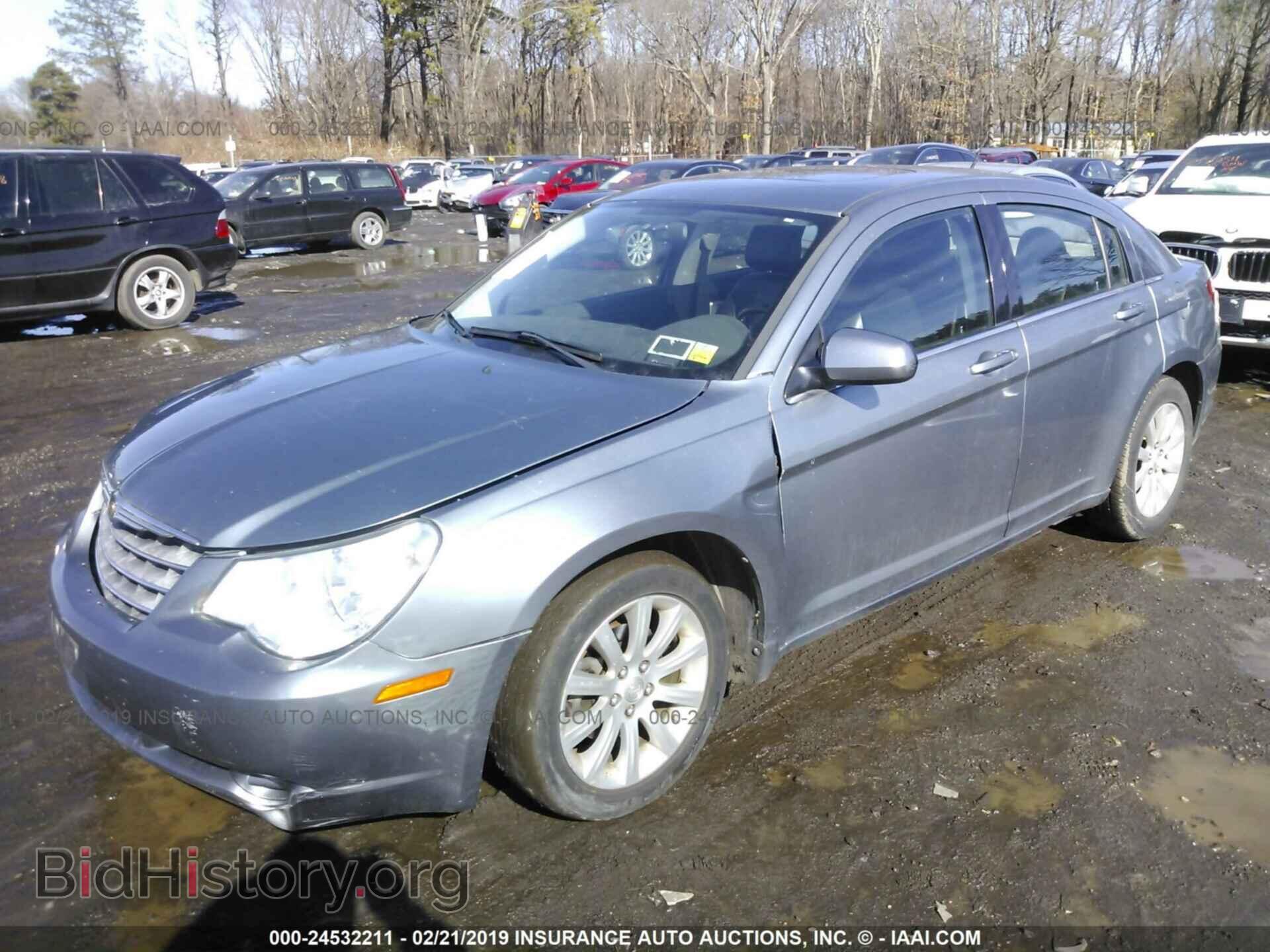 2010 CHRYSLER SEBRING - VIN: 1C3CC5FB2AN111815 - Фото 2