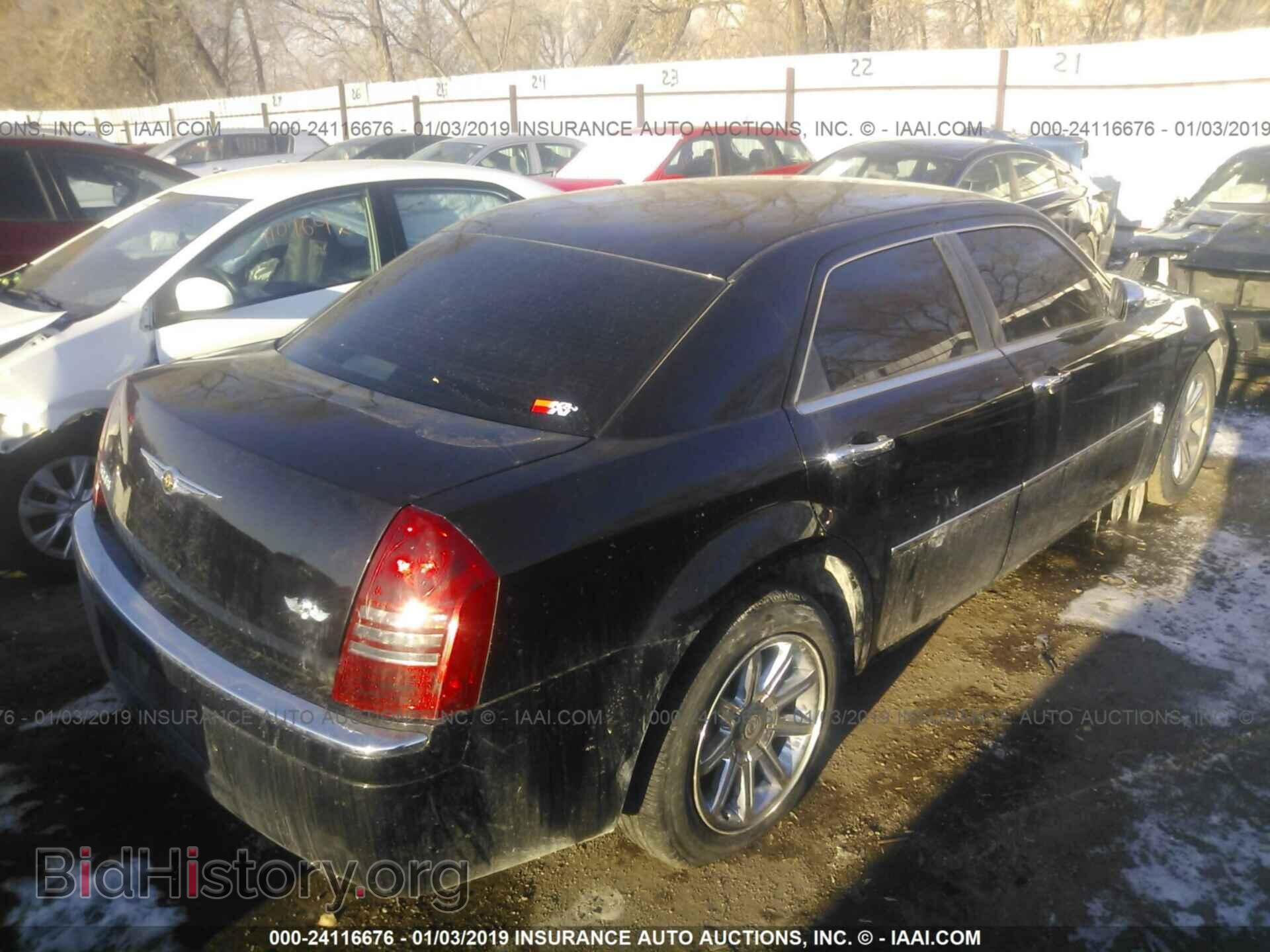 2006 CHRYSLER 300C - VIN: 2C3KA63H86H106845 - Фото 4