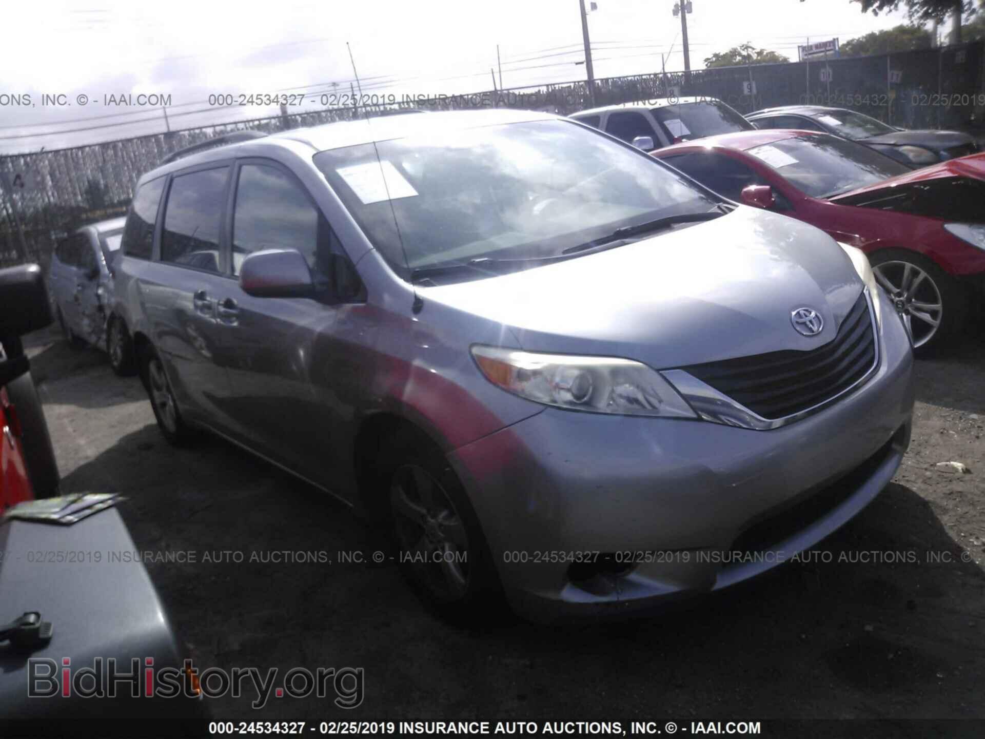 Photo 5TDKK3DC1BS070809 - TOYOTA SIENNA 2011