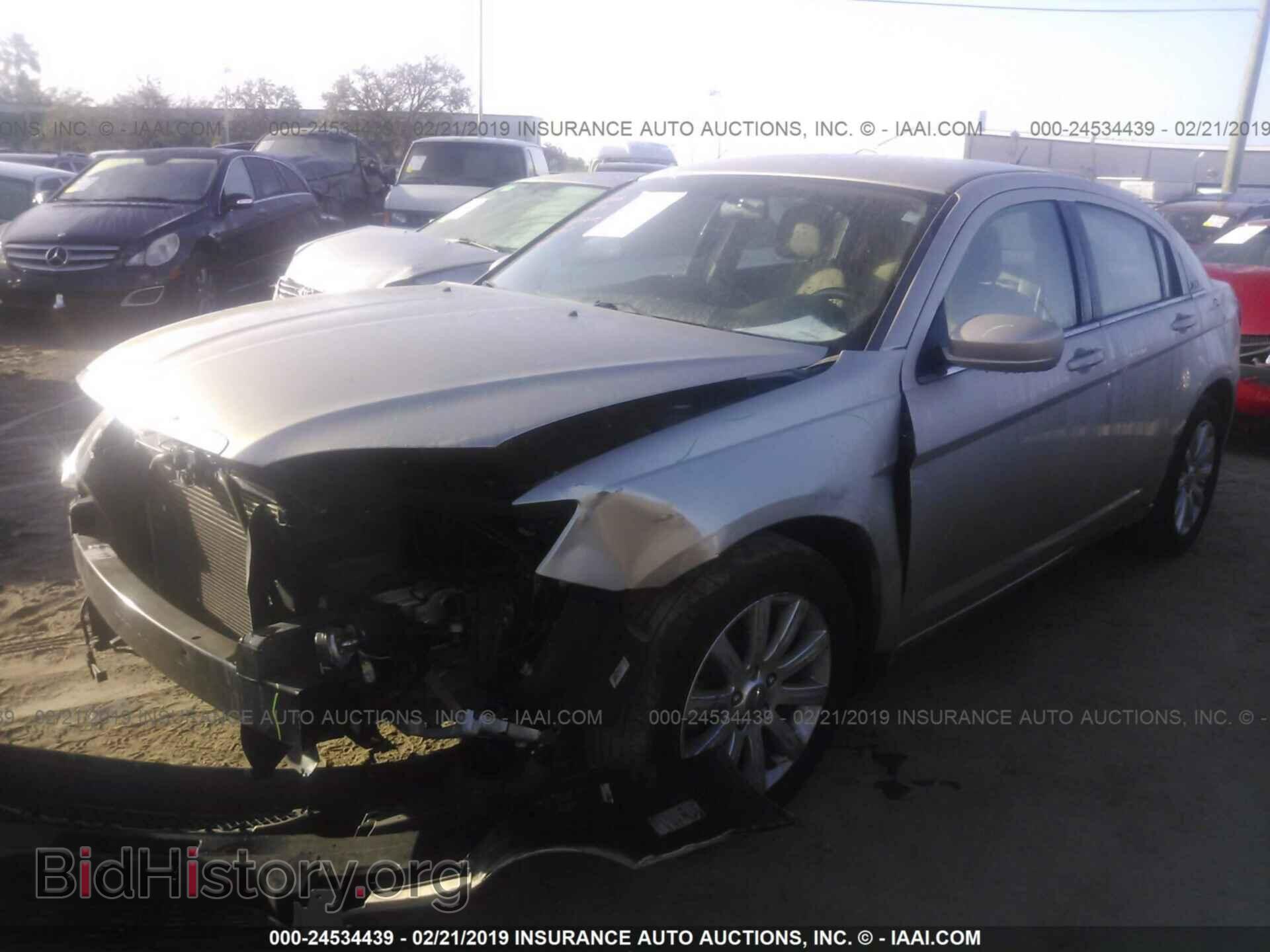 2013 CHRYSLER 200 - VIN: 1C3CCBBB0DN765818 - Фото 2