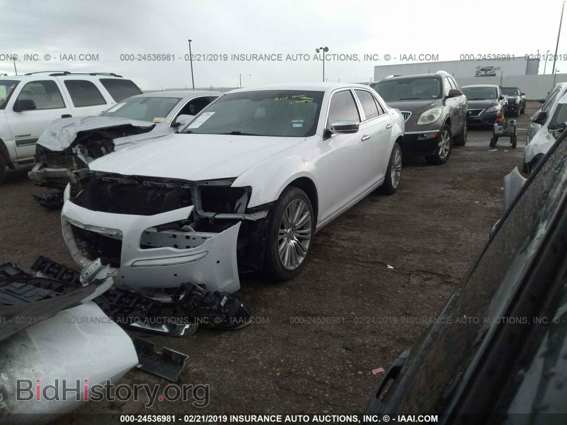 2011 CHRYSLER 300C - VIN: 2C3CA6CT3BH523616 - Фото 2