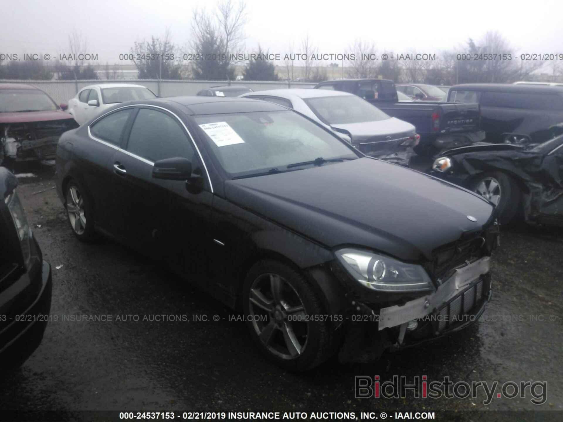 Photo WDDGJ4HB4CF774817 - MERCEDES-BENZ C 2012