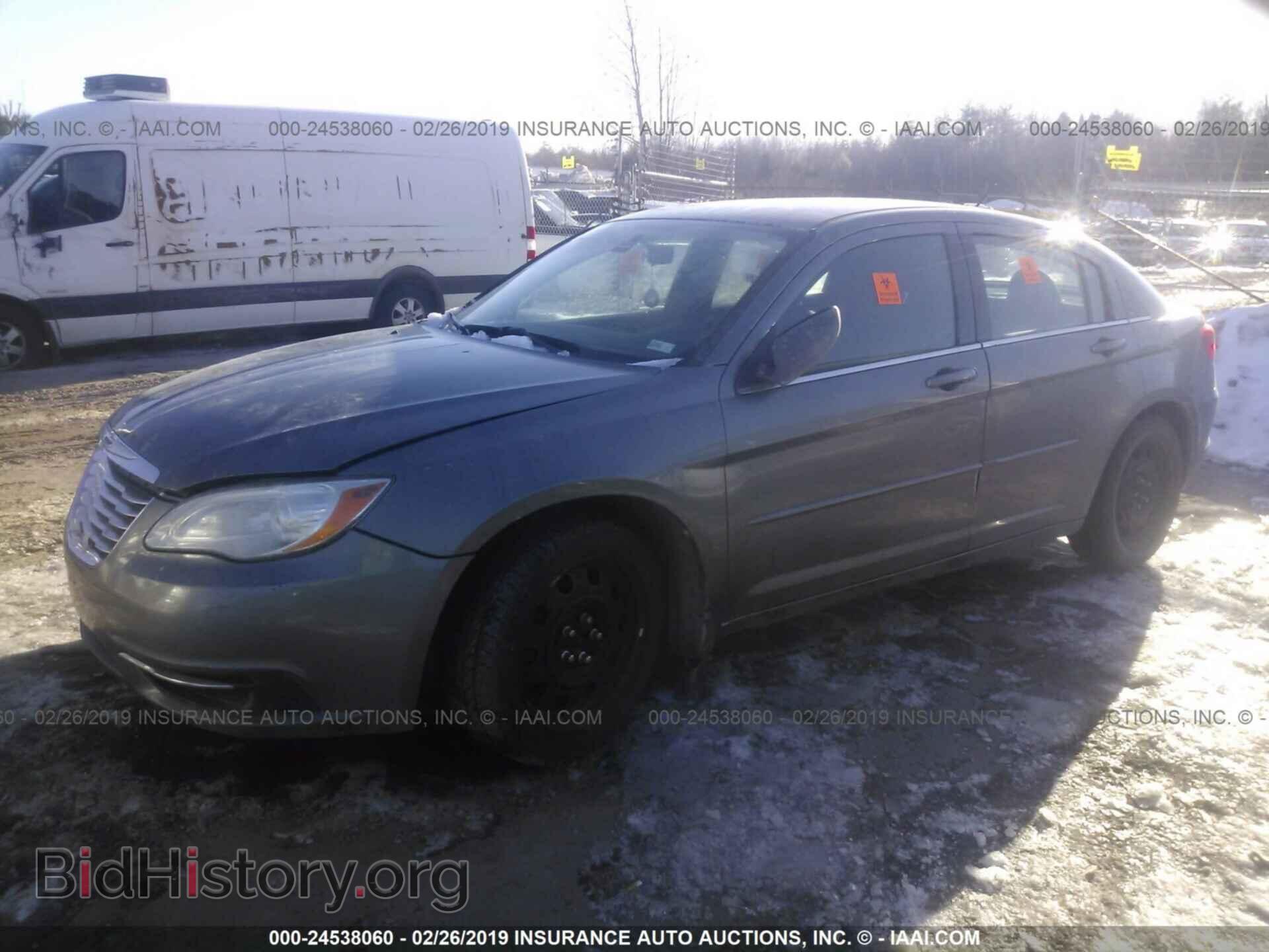 2013 CHRYSLER 200 - VIN: 1C3CCBAB0DN568620 - Фото 2