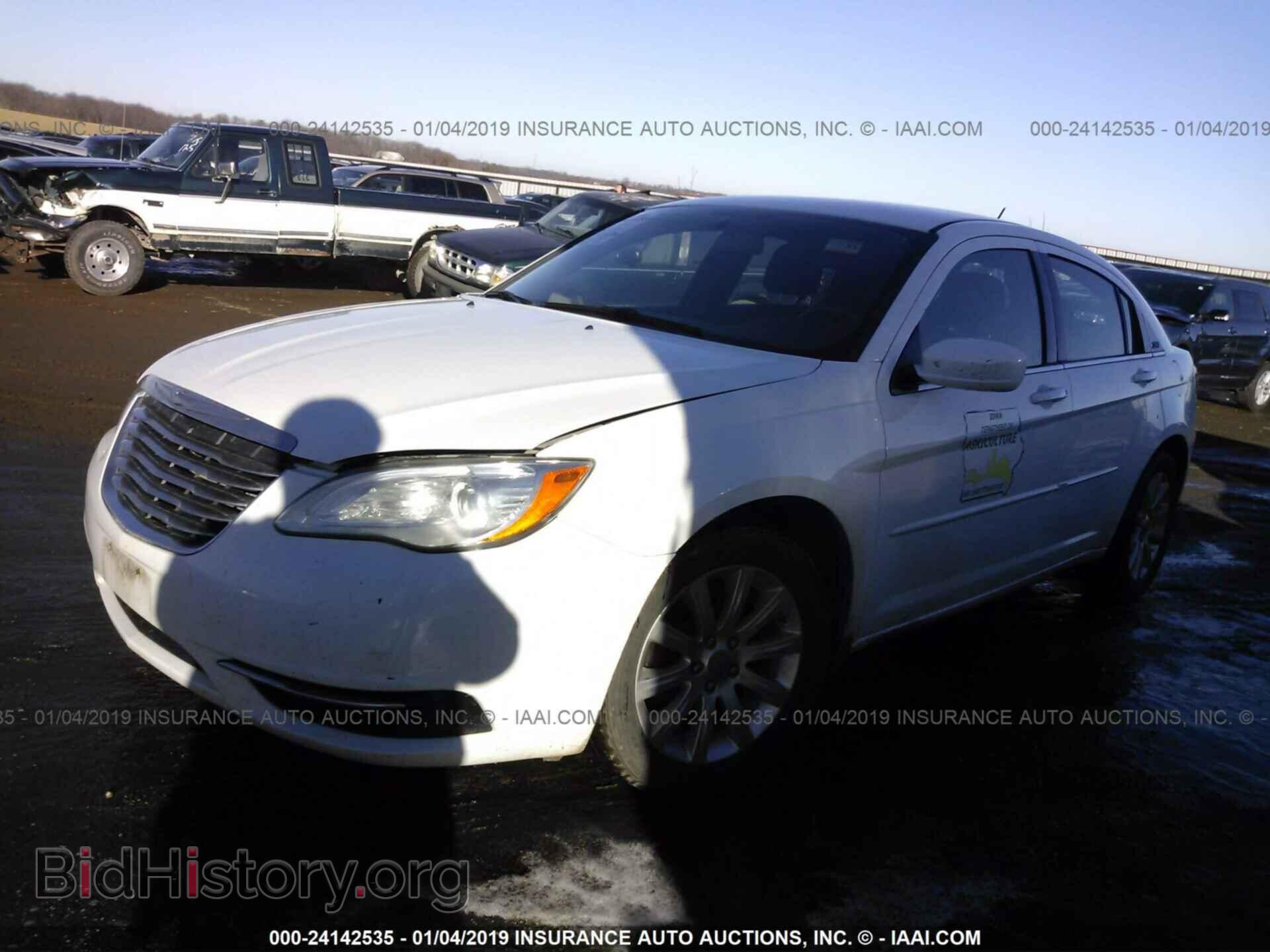 2013 CHRYSLER 200 - VIN: 1C3CCBBG3DN697171 - Фото 2