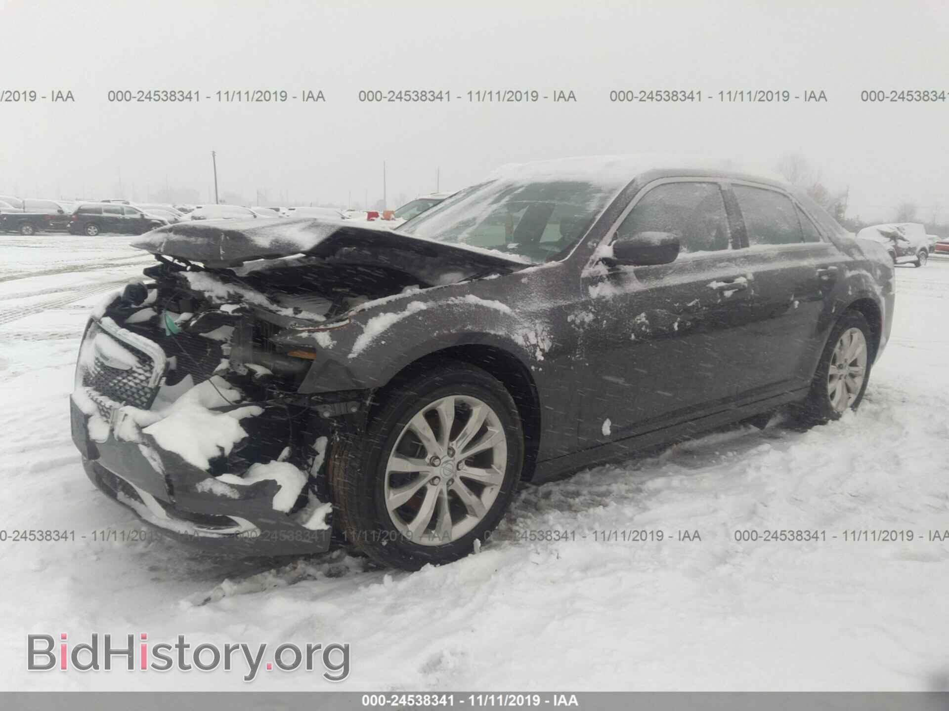 2017 CHRYSLER 300 - VIN: 2C3CCARG2HH577800 - Фото 2