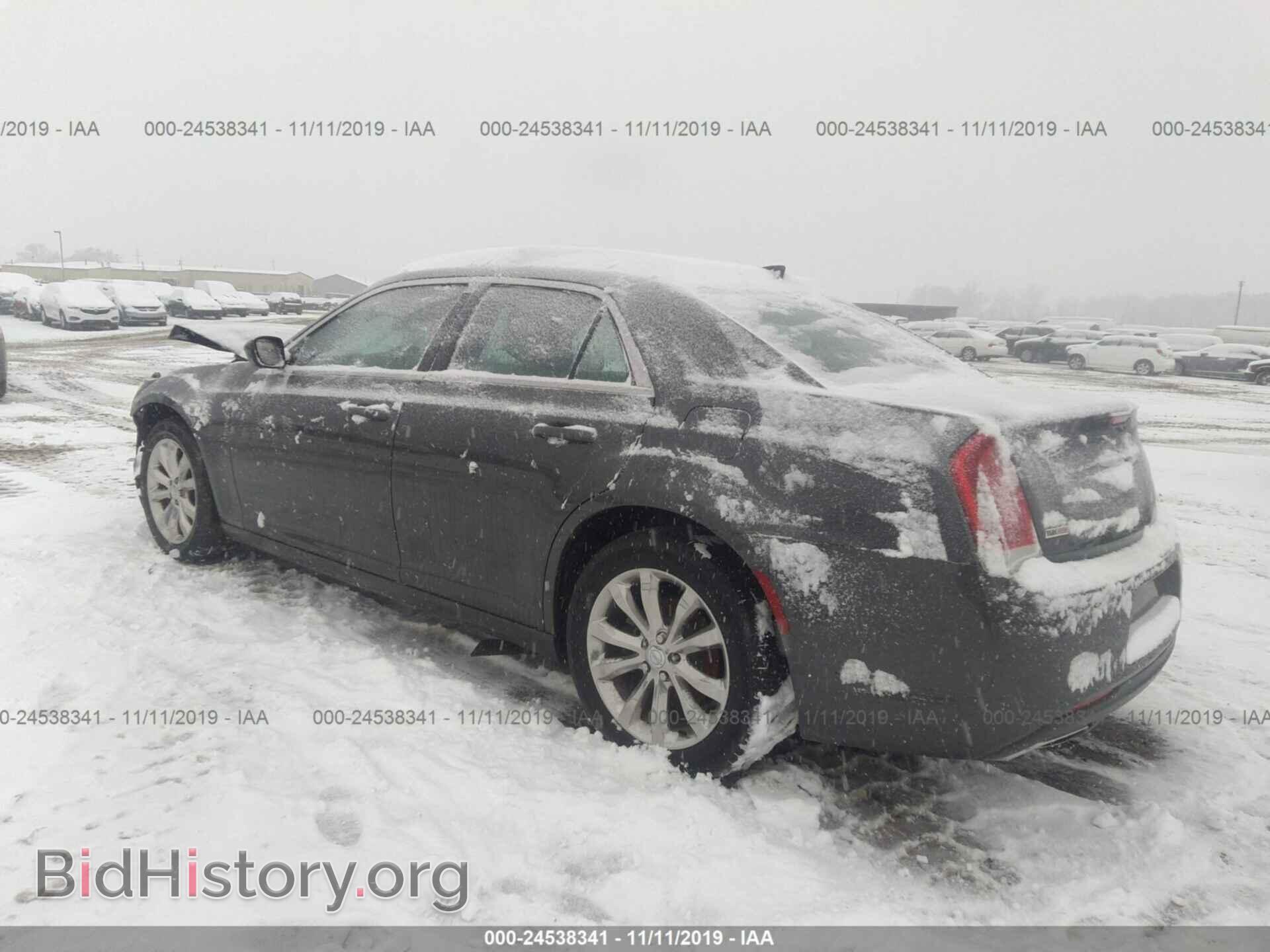 2017 CHRYSLER 300 - VIN: 2C3CCARG2HH577800 - Фото 3