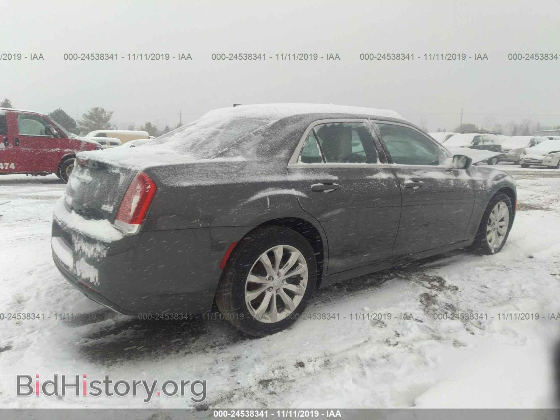 2017 CHRYSLER 300 - VIN: 2C3CCARG2HH577800 - Фото 4
