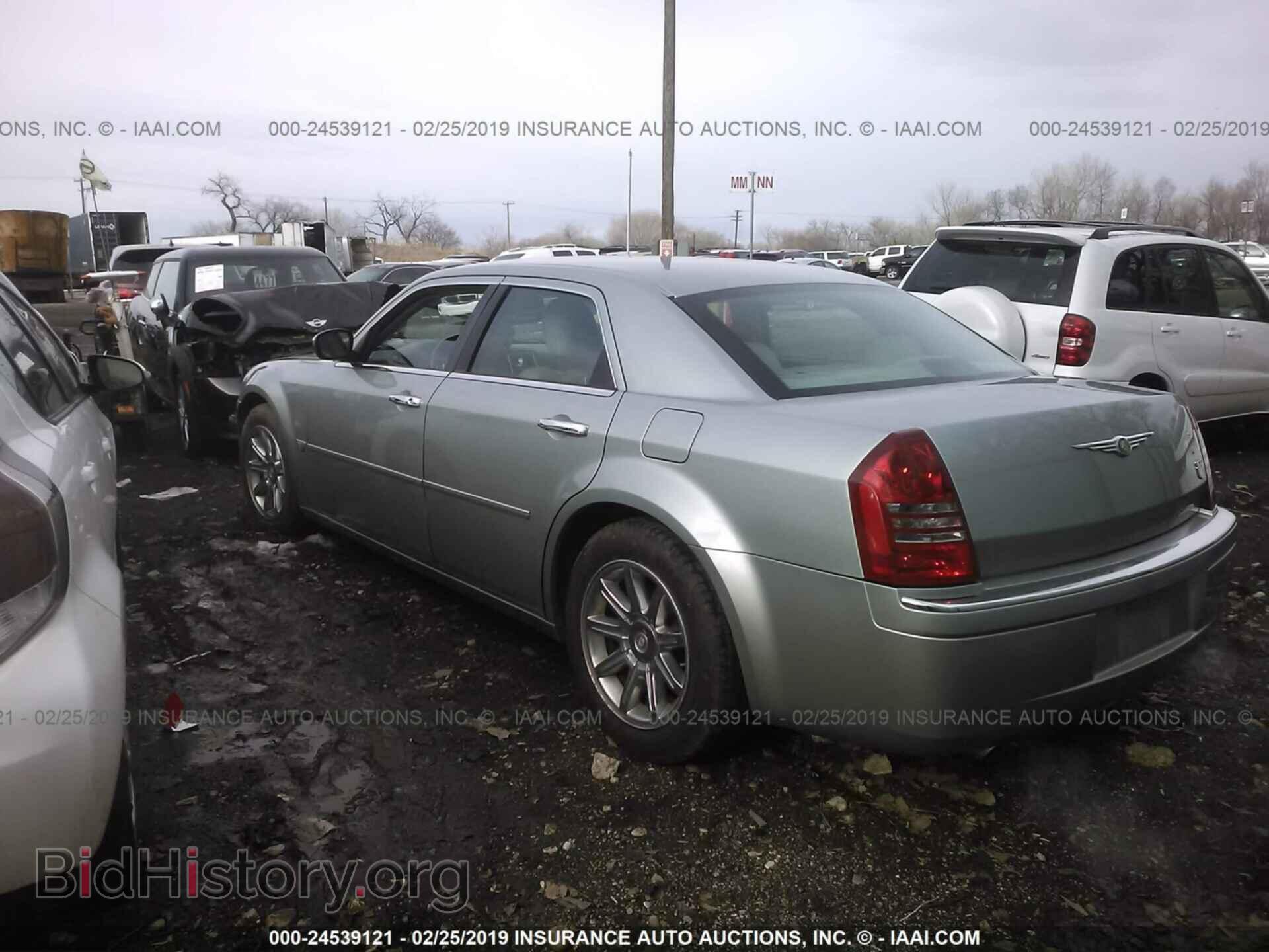 2006 CHRYSLER 300C - VIN: 2C3KA63H46H189979 - Фото 3