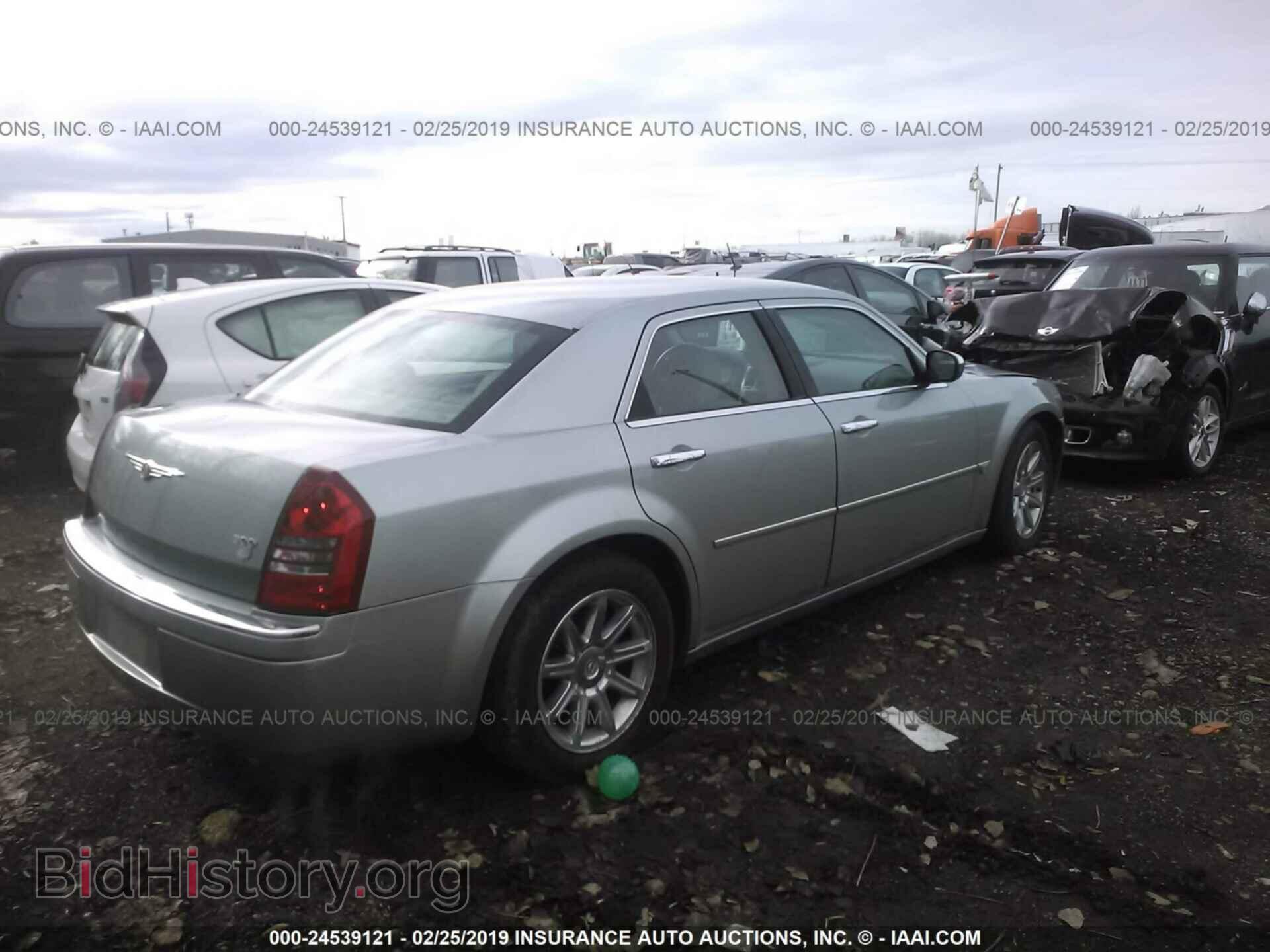 2006 CHRYSLER 300C - VIN: 2C3KA63H46H189979 - Фото 4