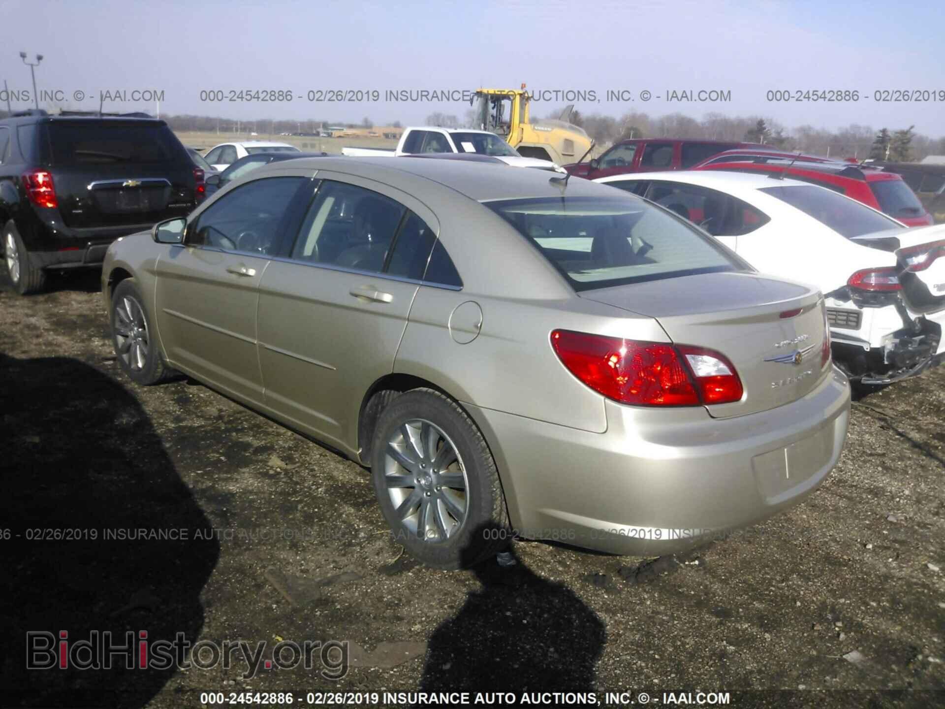 2010 CHRYSLER SEBRING - VIN: 1C3CC5FD0AN132535 - Фото 3