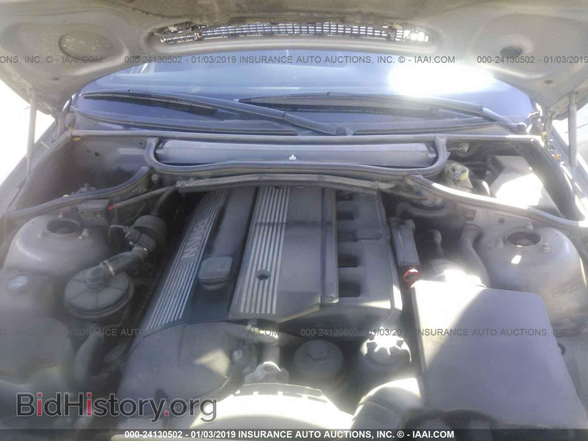 2005 BMW 330 - VIN: WBAEV53445KM41724 - Фото 10