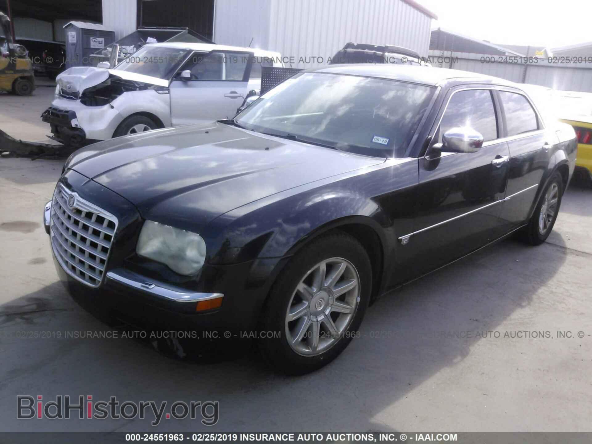 2005 CHRYSLER 300C - VIN: 2C3AA63H05H501368 - Фото 2